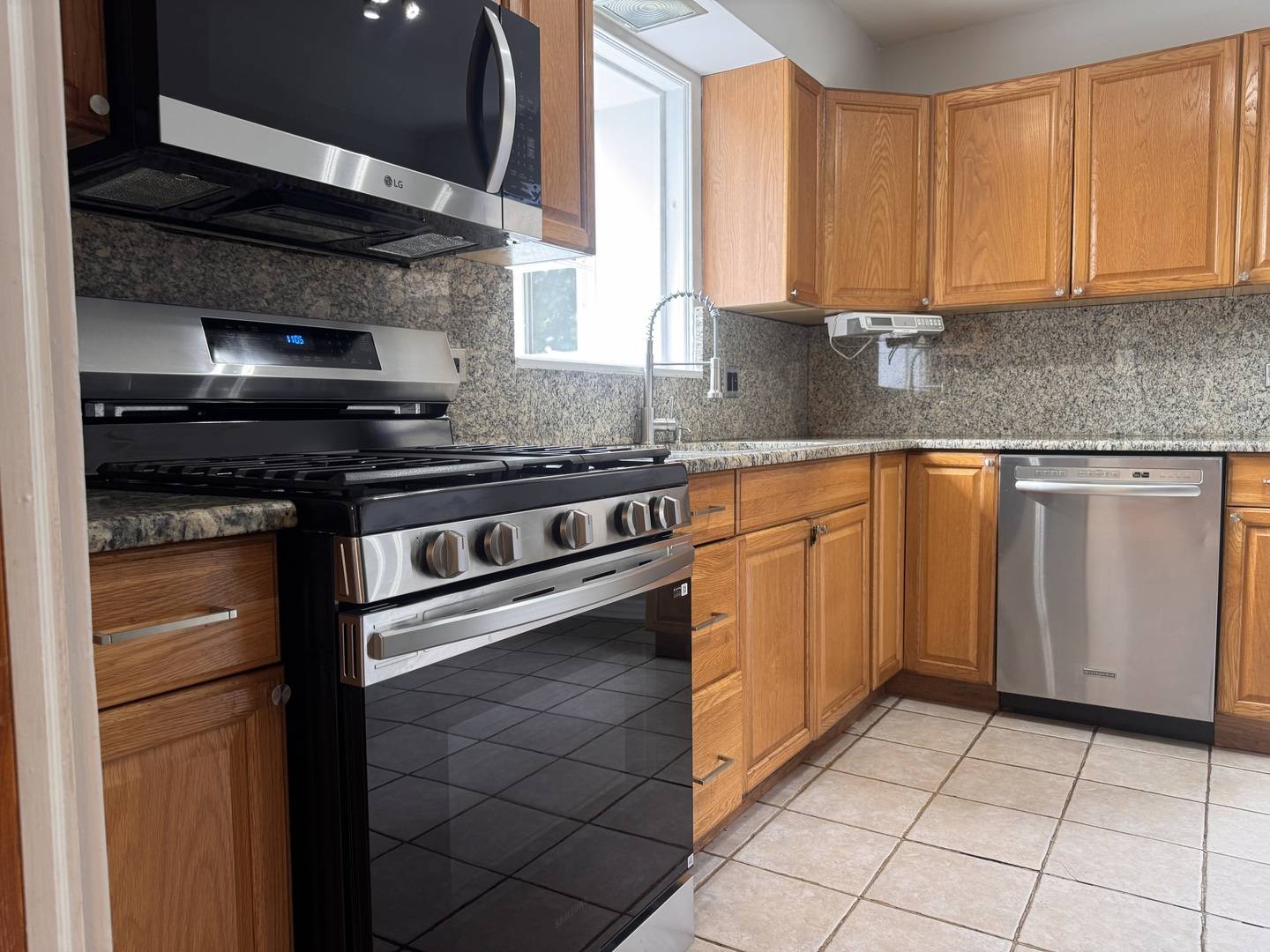 2925 W Jerome ST, Chicago, IL 60645