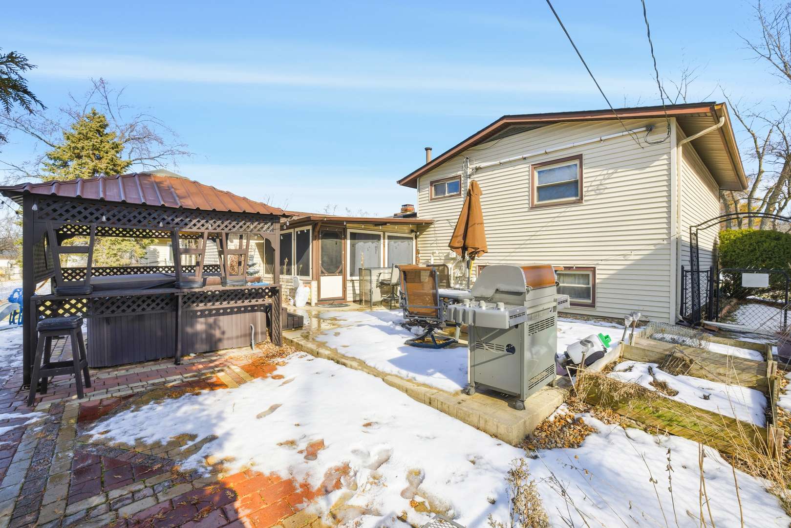 7388 Coventry LN, Hanover Park, IL 60133