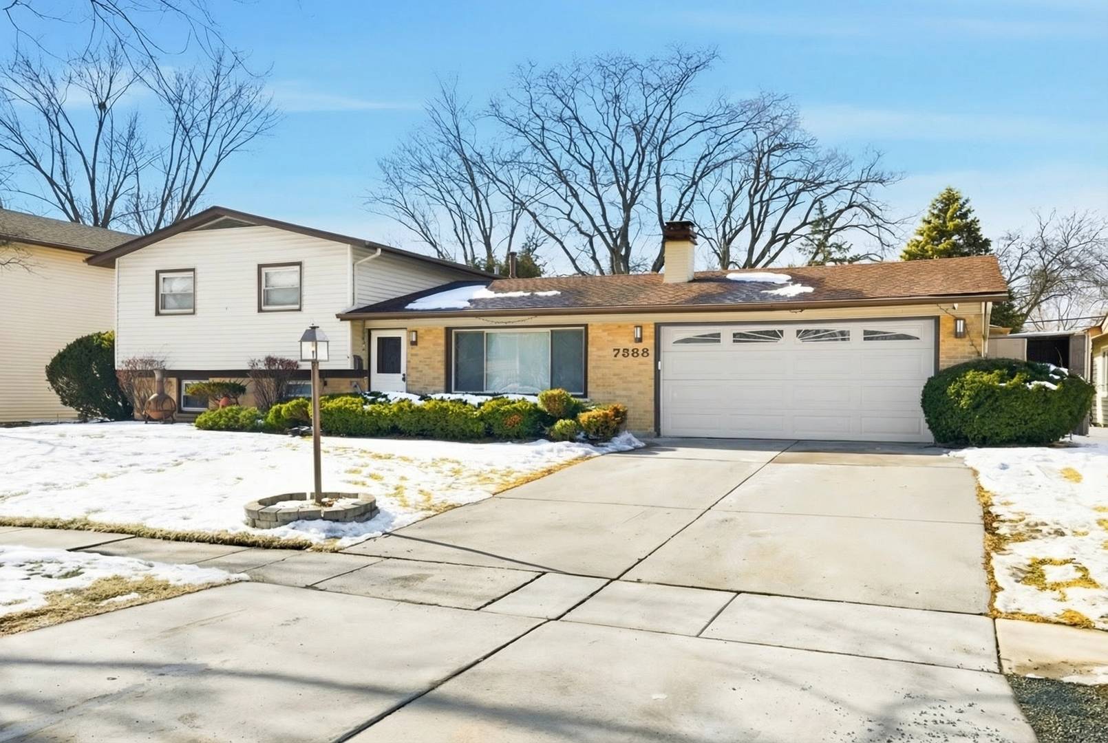 7388 Coventry LN, Hanover Park, IL 60133
