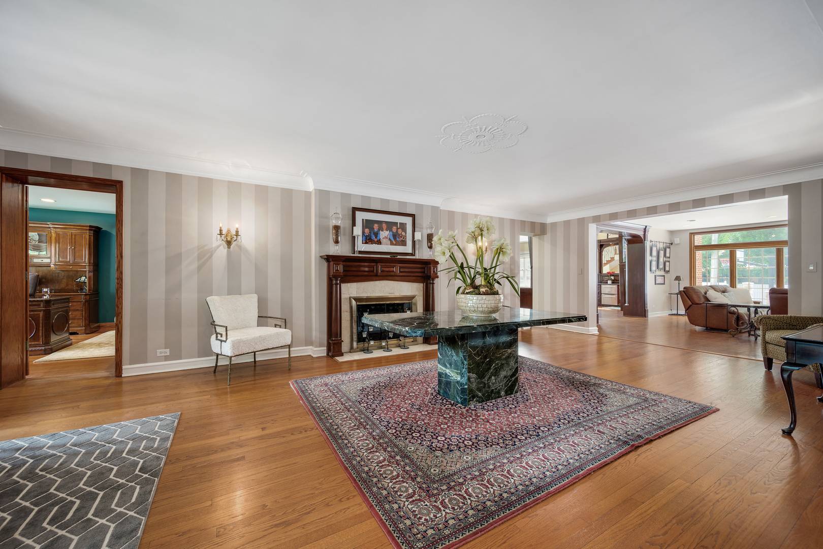2851 W Rascher AVE, Chicago, IL 60625