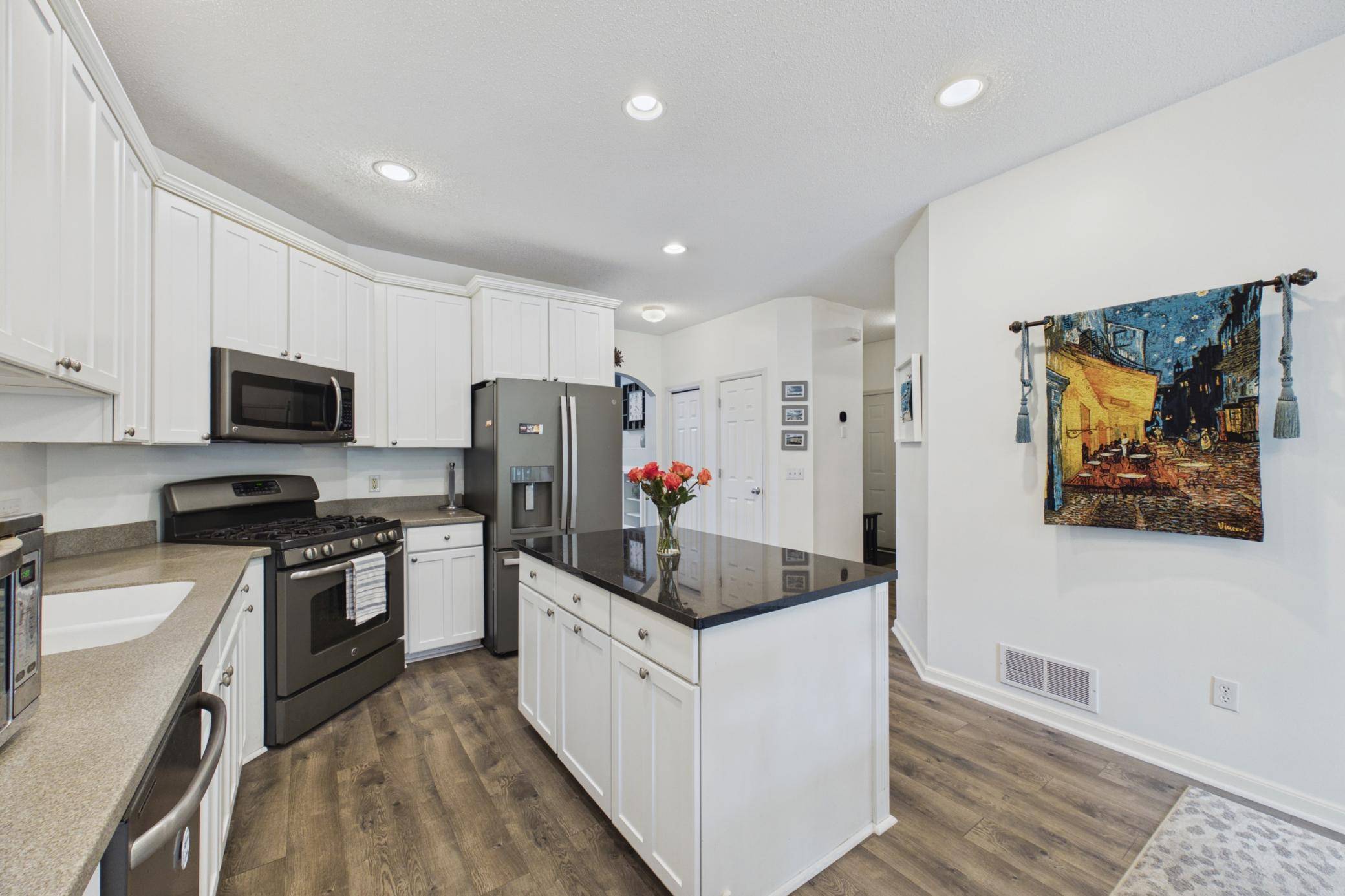 9728 Belmont LN, Eden Prairie, MN 55347