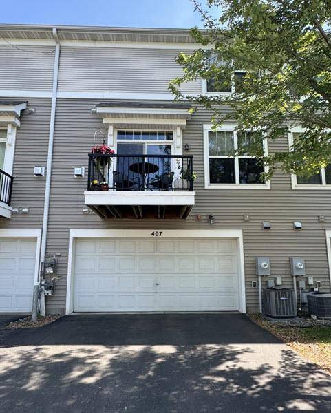 407 Lookout PL NE, Columbia Heights, MN 55421