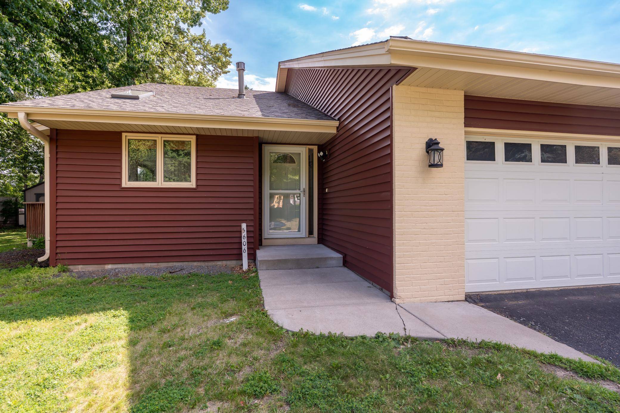 5606 W 132nd St., Savage, MN 55378