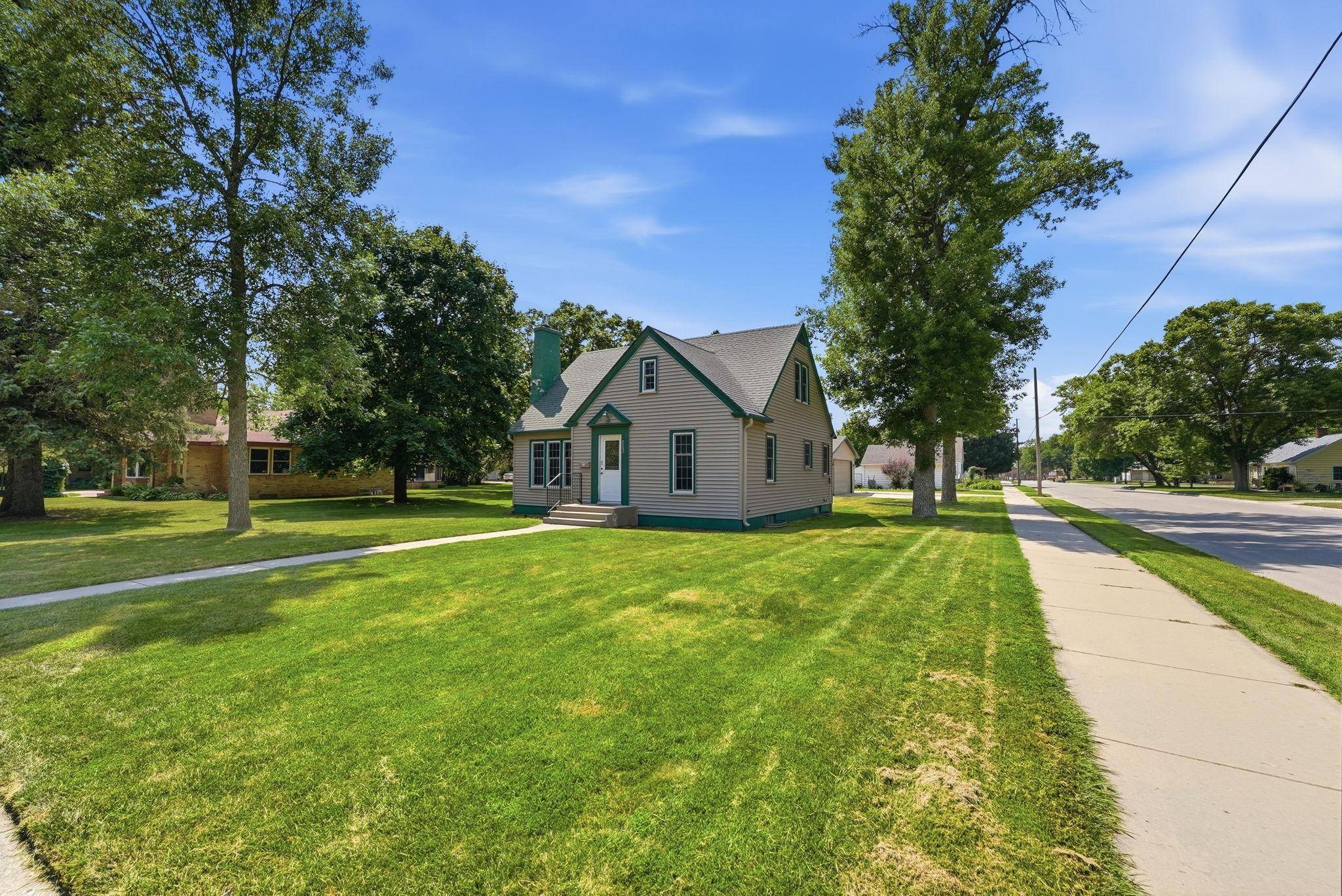 1002 Cedar ST, Alexandria, MN 56308