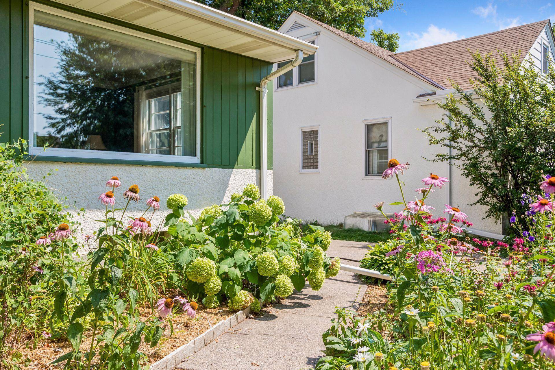 1634 Victoria ST N, Saint Paul, MN 55117