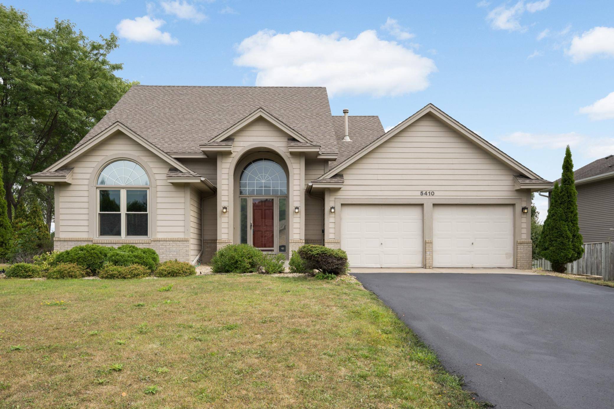5410 Teakwood LN N, Plymouth, MN 55442