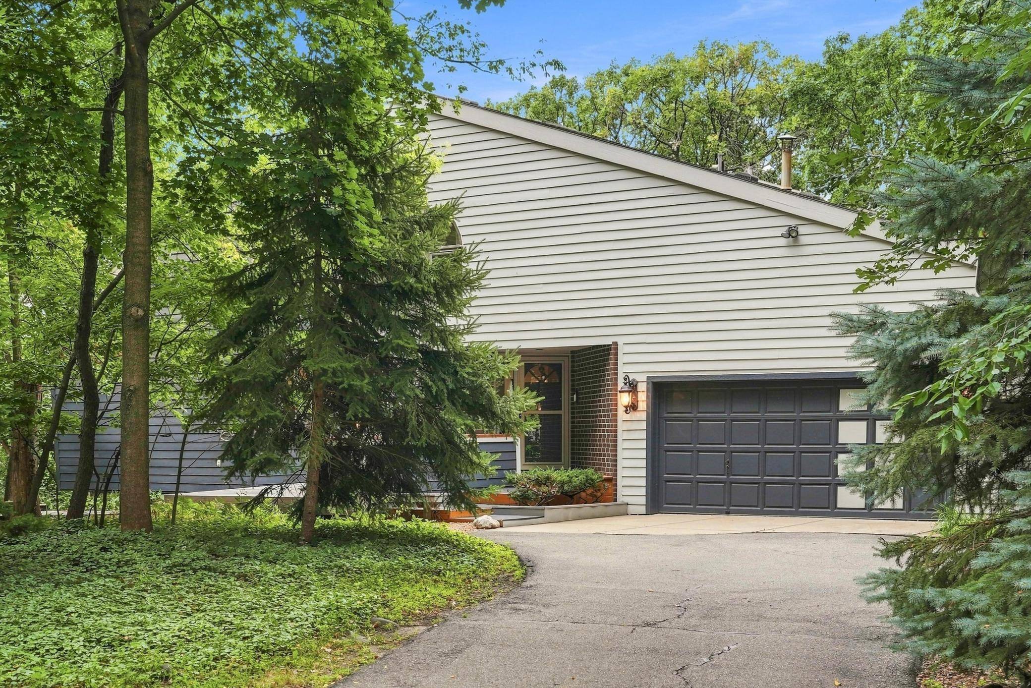15120 Chestnut CIR, Burnsville, MN 55306