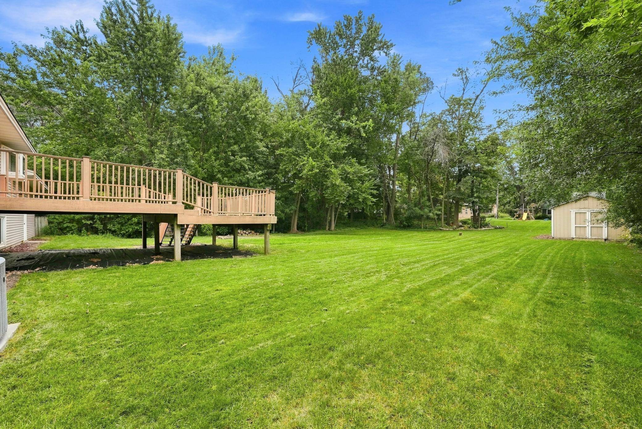 25715 Wild Rose LN, Excelsior, MN 55331
