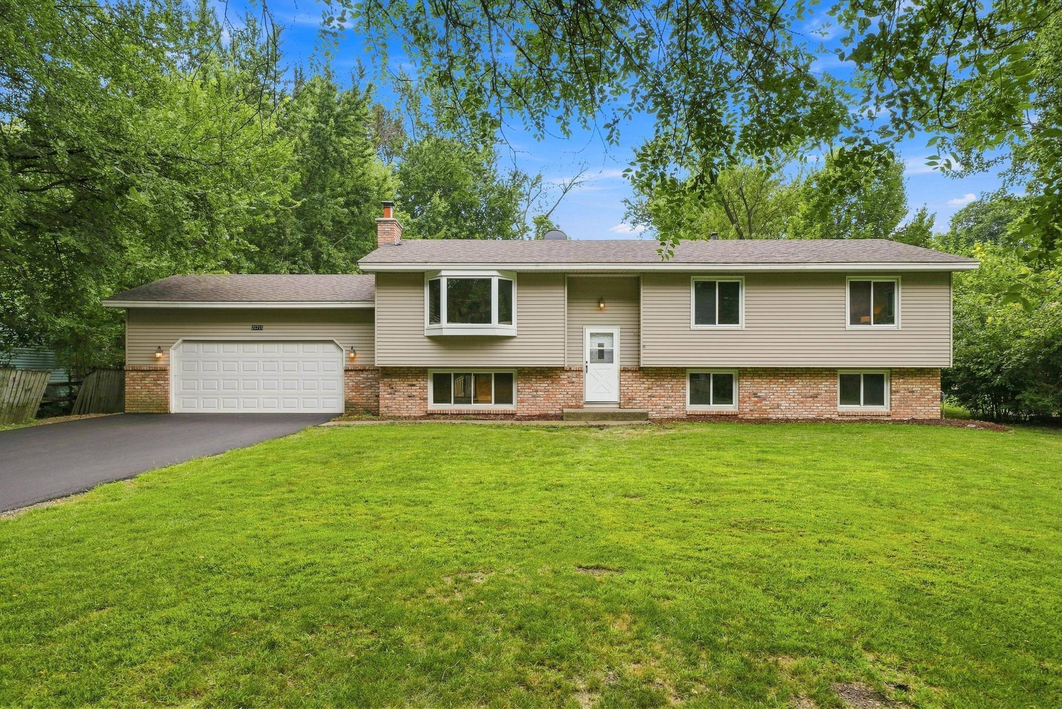 25715 Wild Rose LN, Excelsior, MN 55331