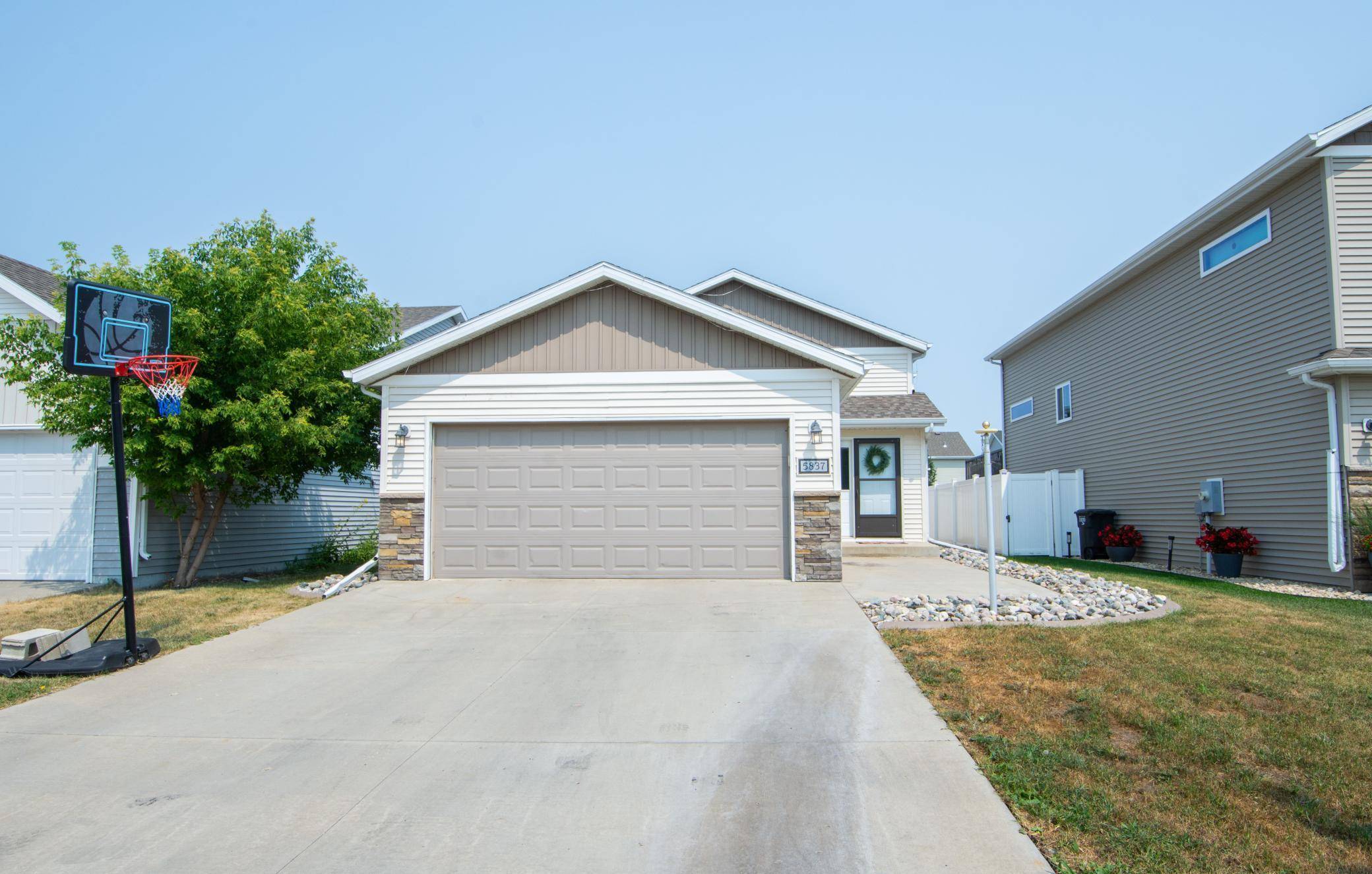 5837 58th AVE S, Fargo, ND 58104