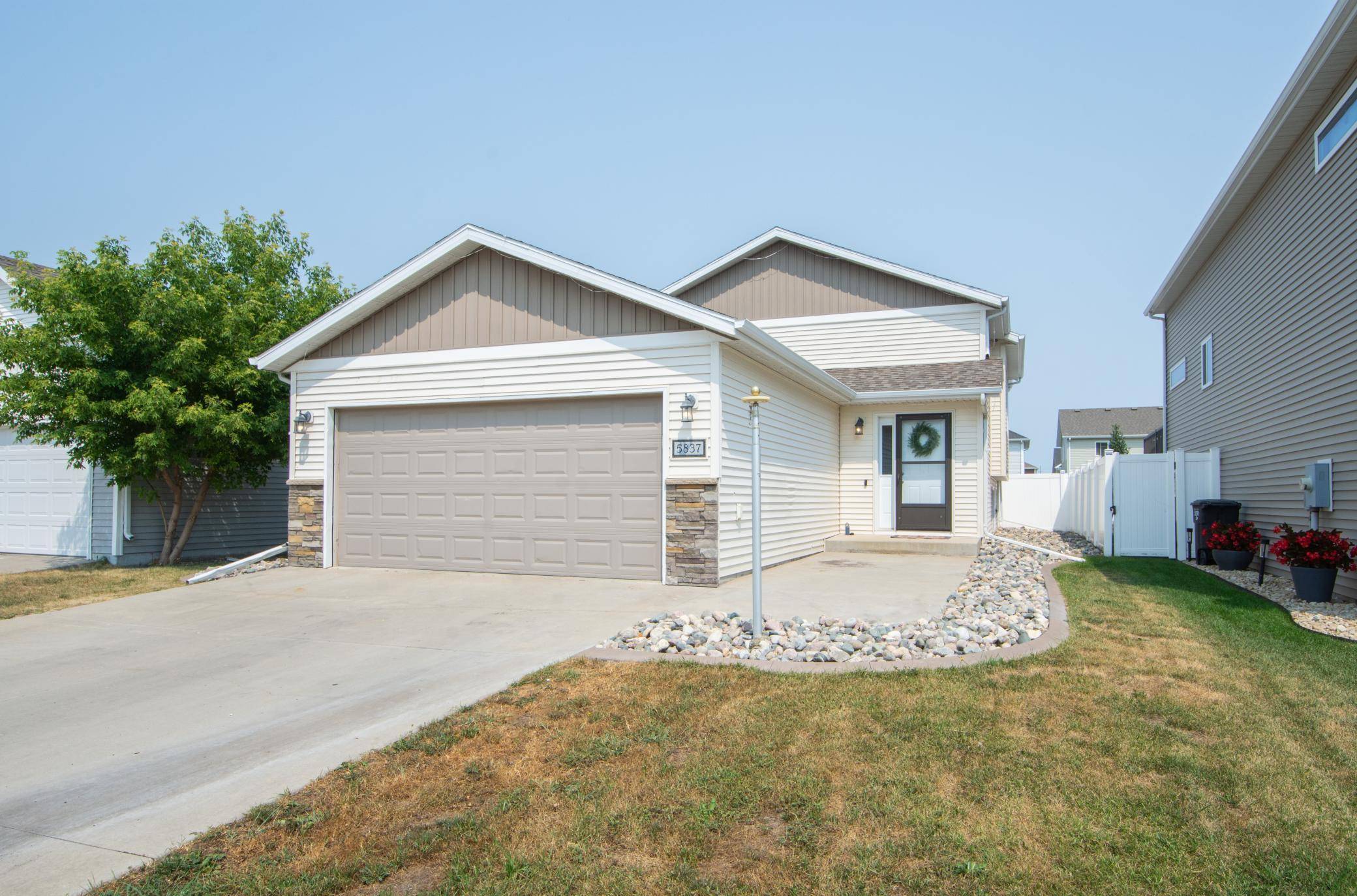 5837 58th AVE S, Fargo, ND 58104