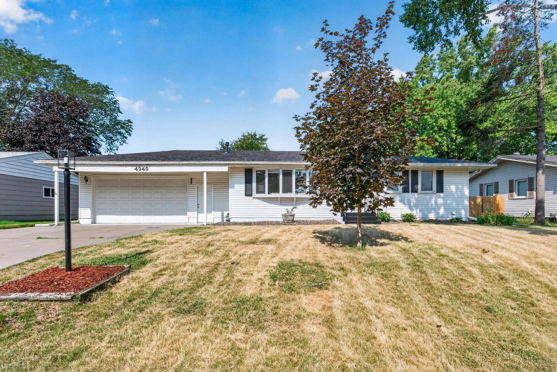 4949 Virginia AVE N, New Hope, MN 55428