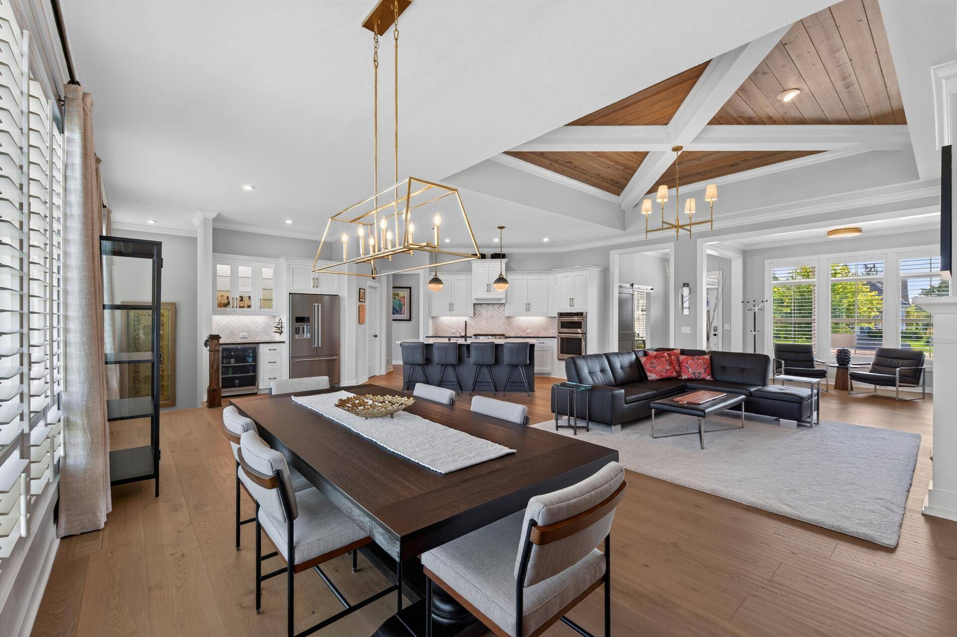 37 Summit Farm LN, White Bear Lake, MN 55110