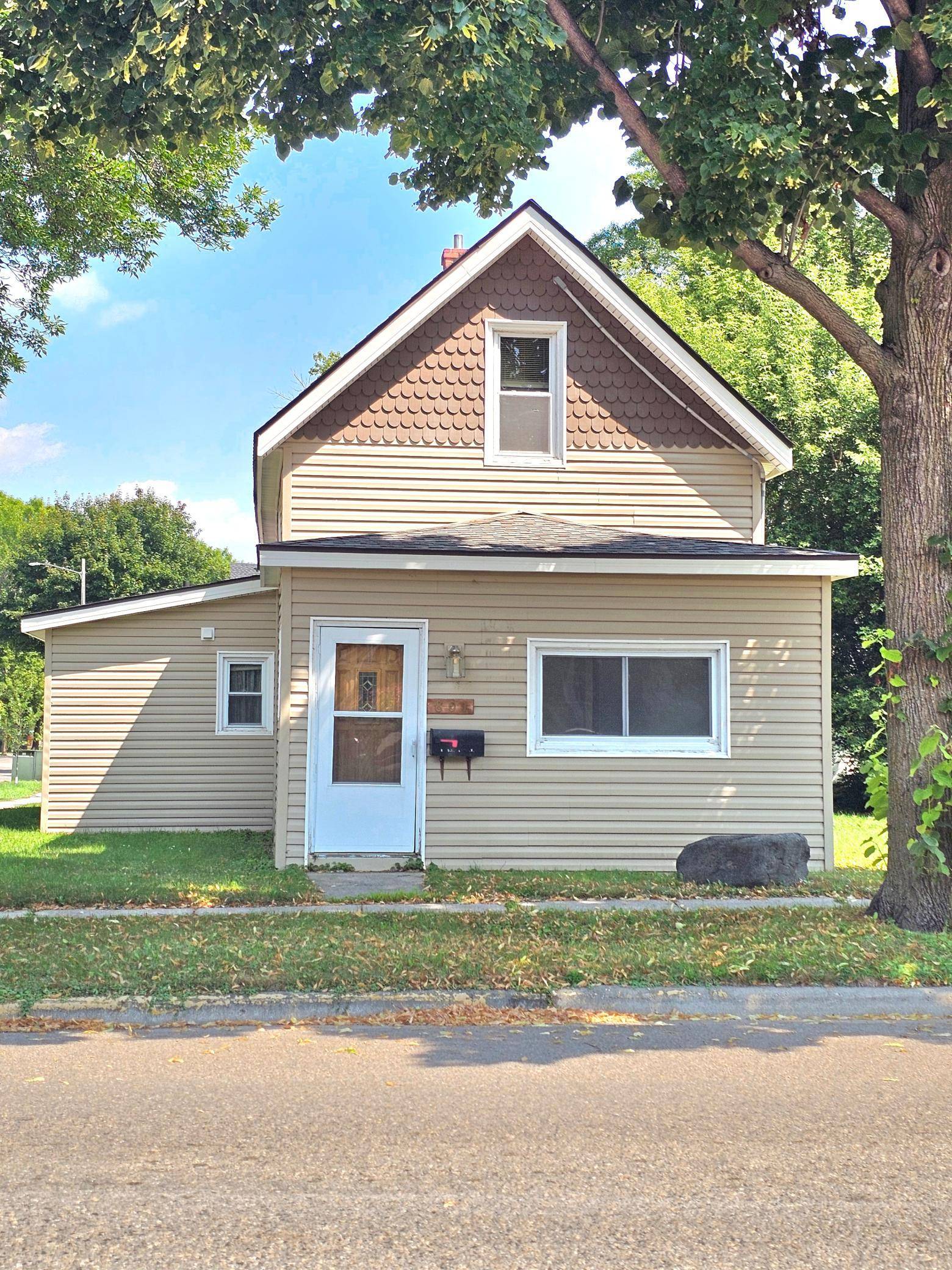 801 5th ST SW, Willmar, MN 56201
