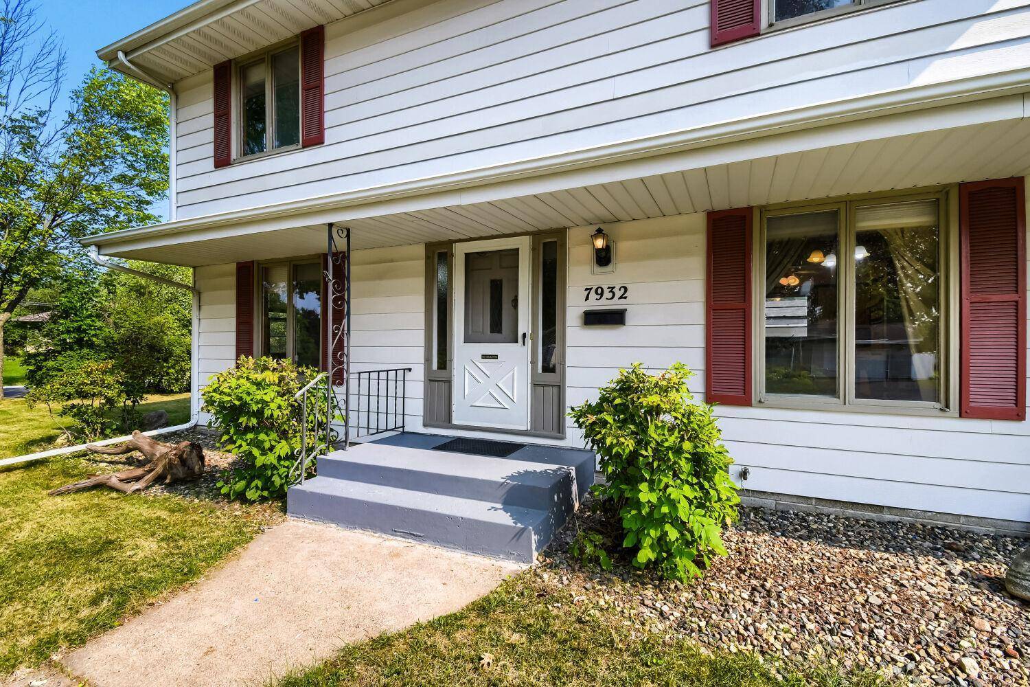 7932 38 1/2 AVE N, New Hope, MN 55427
