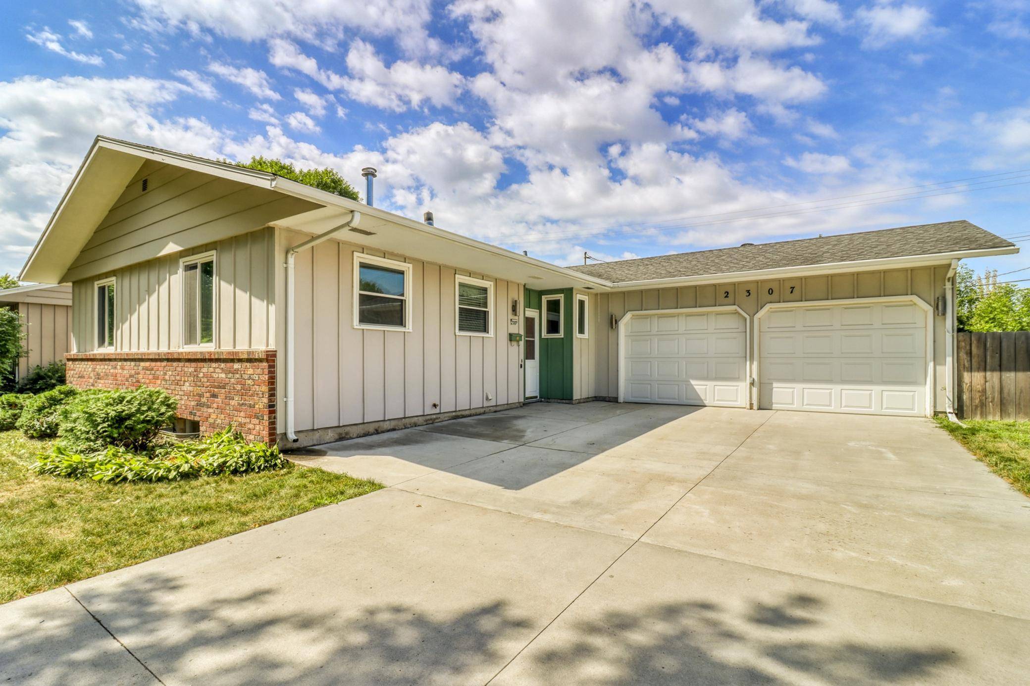 2307 11th ST S, Fargo, ND 58103