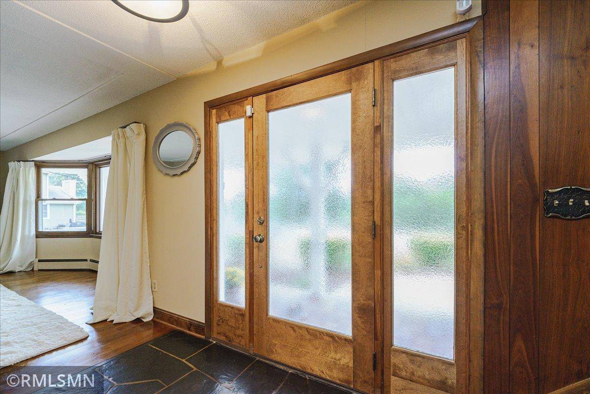 5617 29th AVE N, Crystal, MN 55422