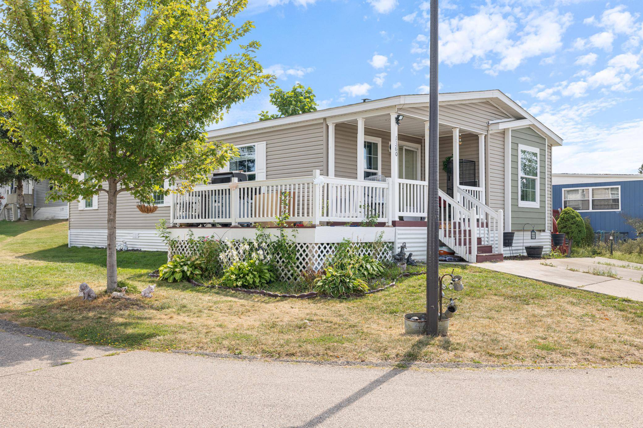 1360 Rolling Hills Drive, Maplewood, MN 55119