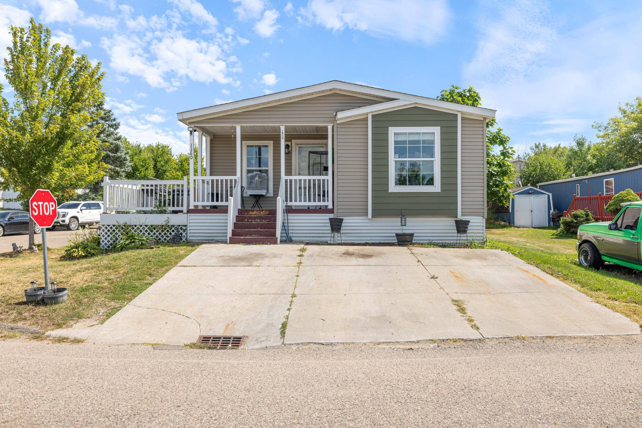 1360 Rolling Hills Drive, Maplewood, MN 55119