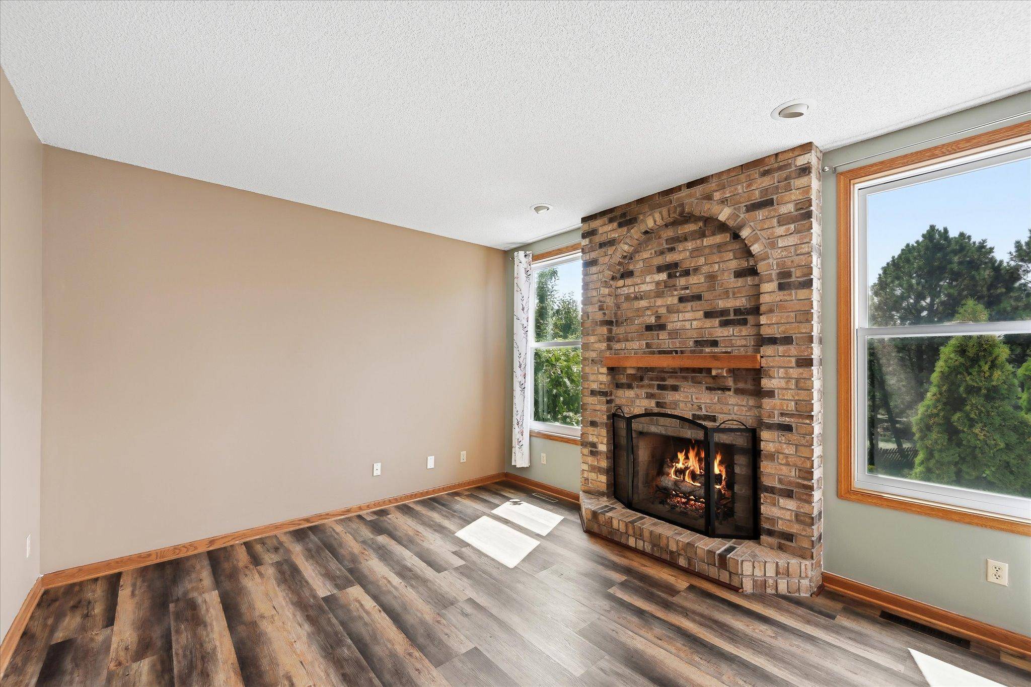 2084 Wallingford CIR, Woodbury, MN 55125