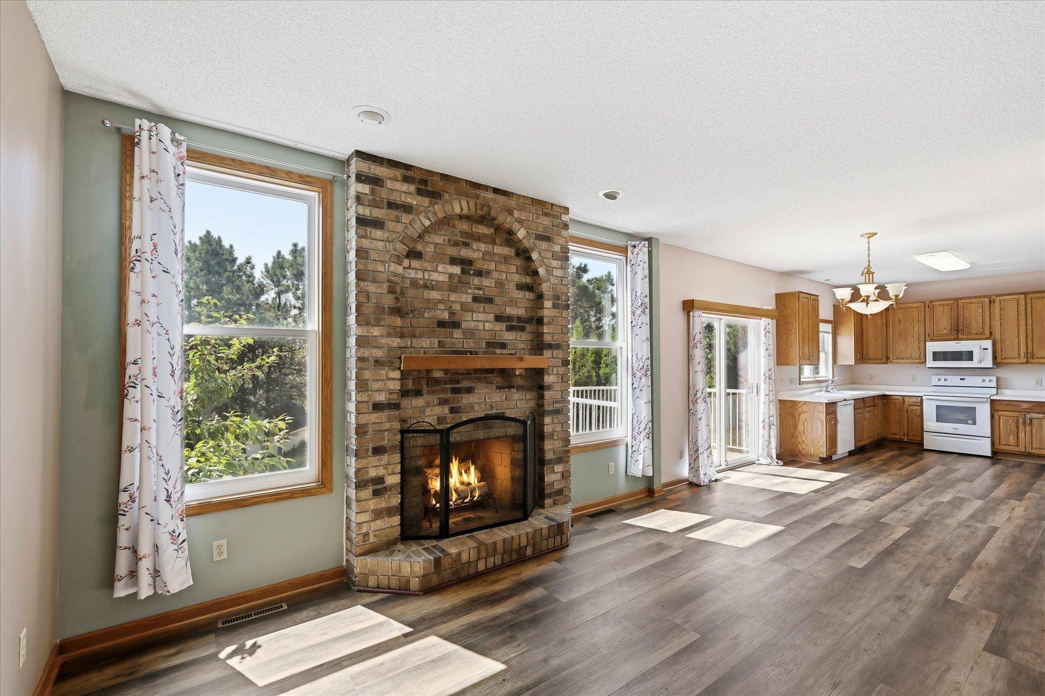 2084 Wallingford CIR, Woodbury, MN 55125