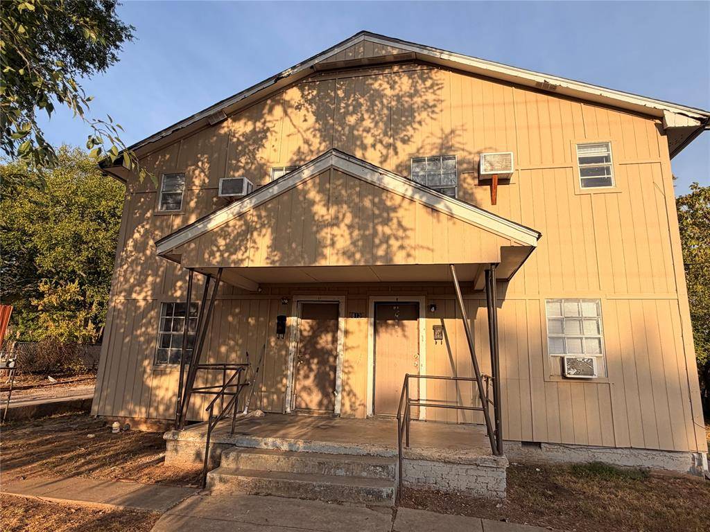 813 N University ST, Seminole, OK 74868