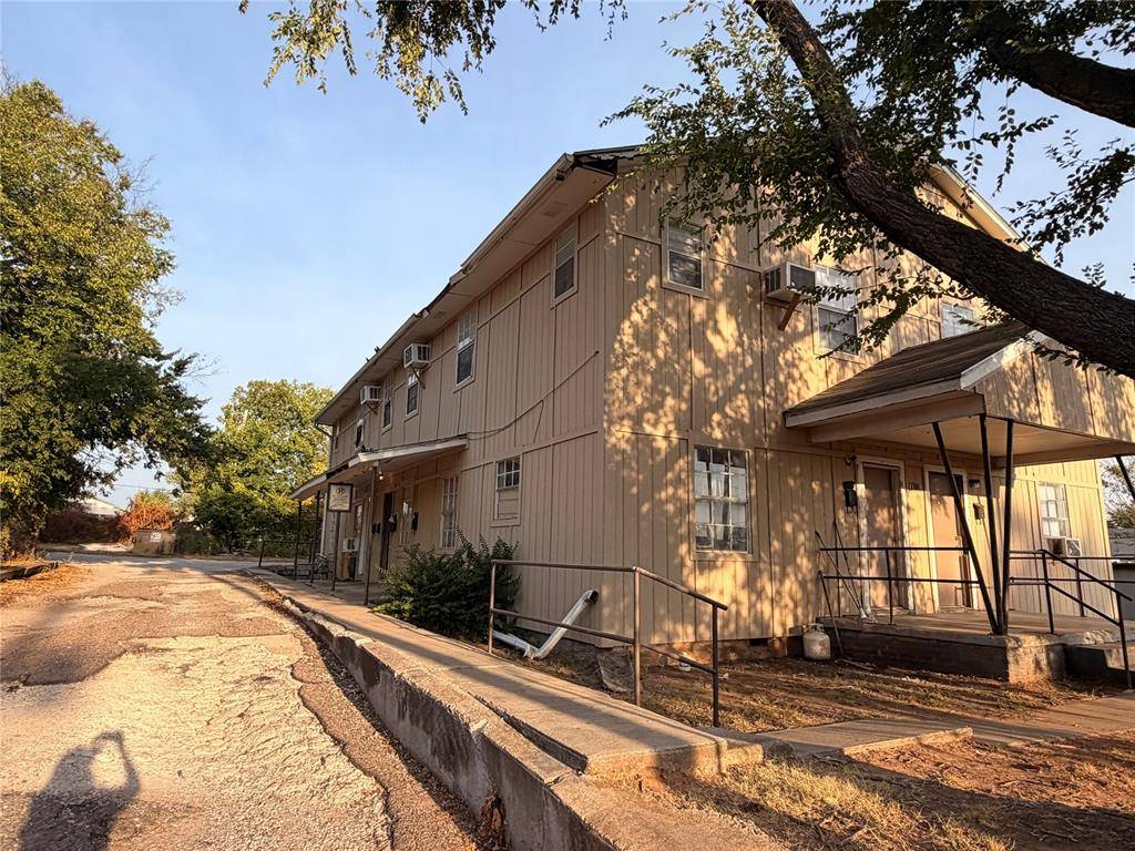 813 N University ST, Seminole, OK 74868