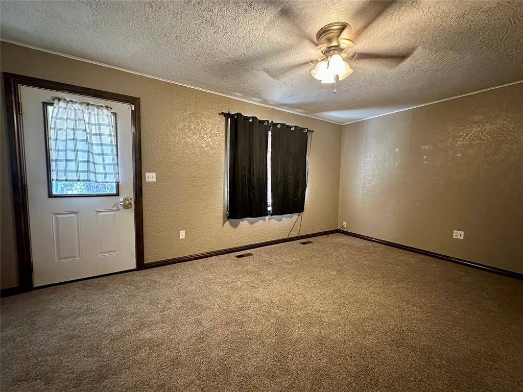 1419 Pine AVE, Clinton, OK 73601