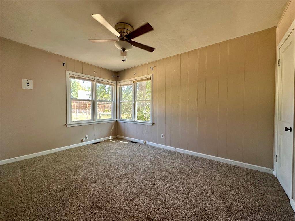 1419 Pine AVE, Clinton, OK 73601