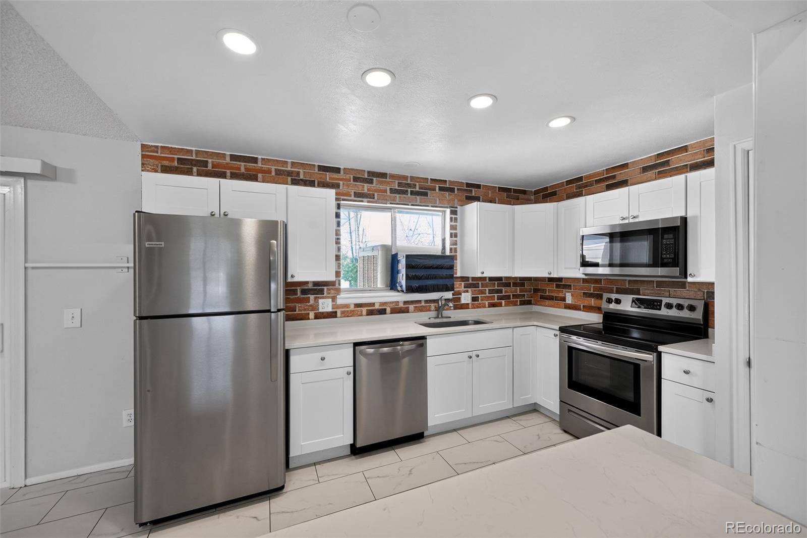 1902 S Truckee ST, Aurora, CO 80013