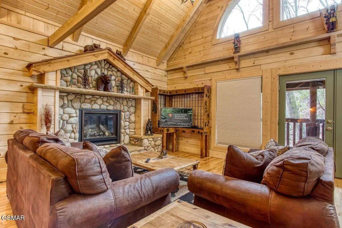 1170 Lower Alpine Way, Gatlinburg, TN 37738