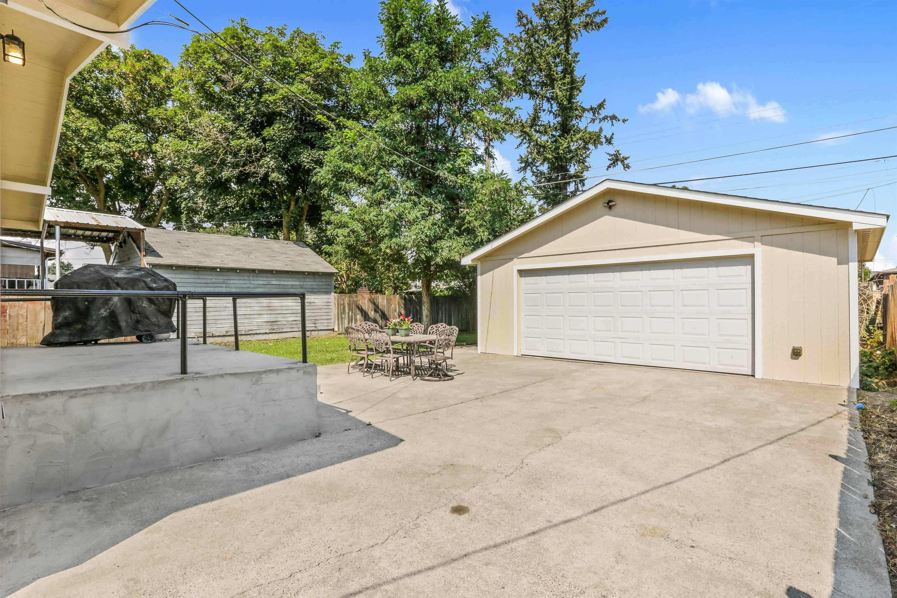 917 E Lacrosse Ave, Spokane, WA 99207