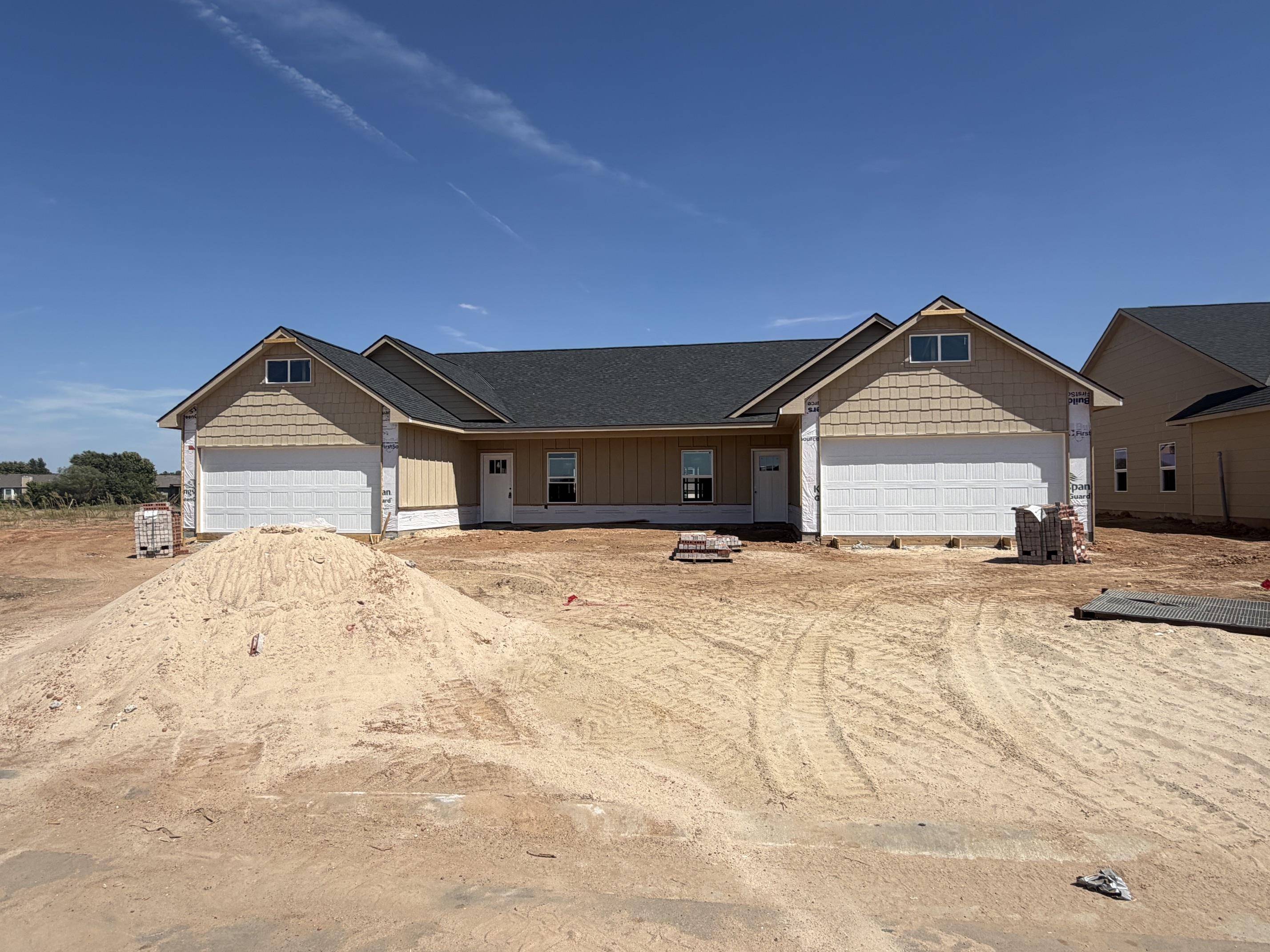 818 N Wheatland St, Wichita, KS 67235