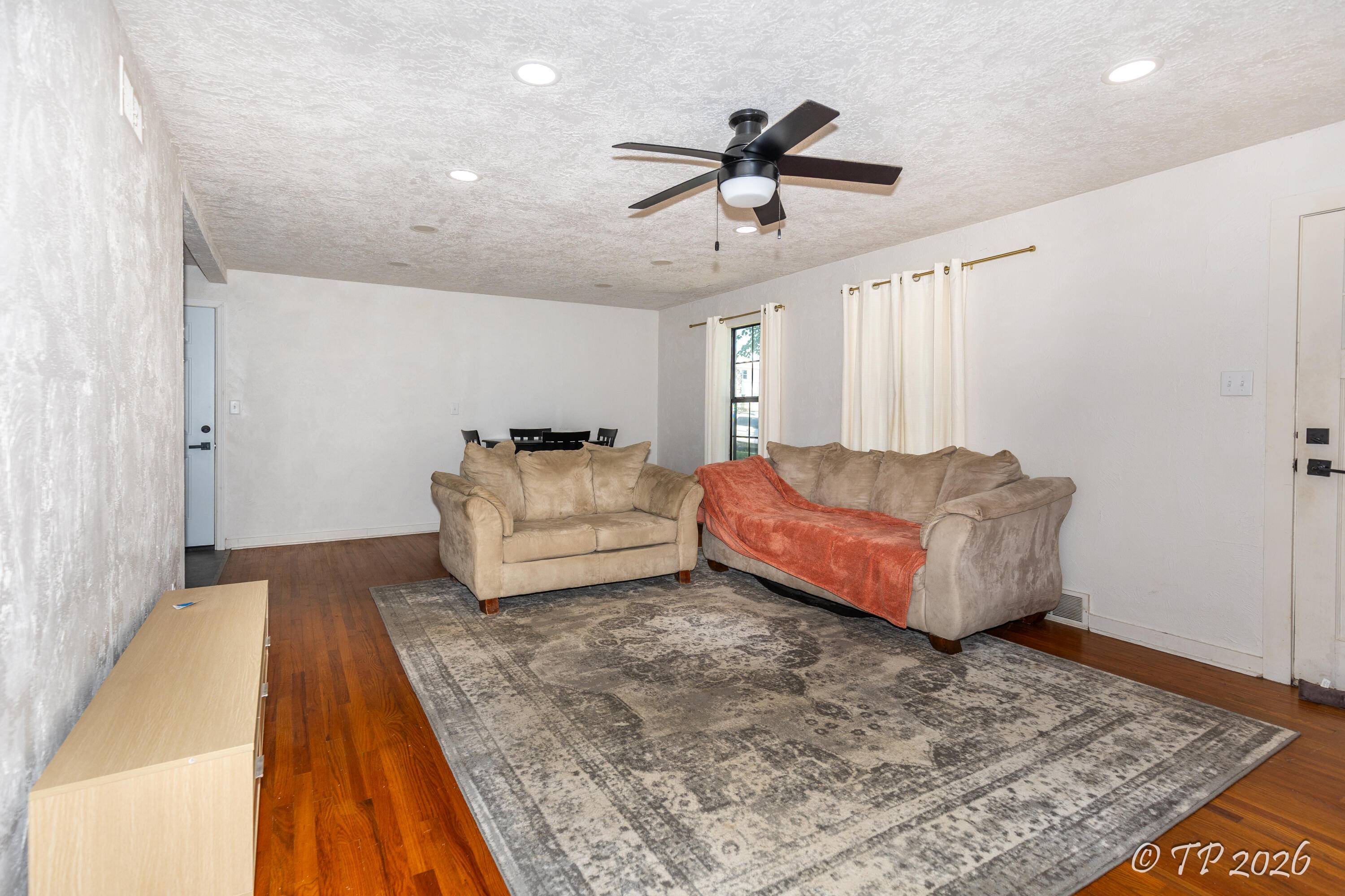 1058 W 3rd ST, West Plains, MO 65775