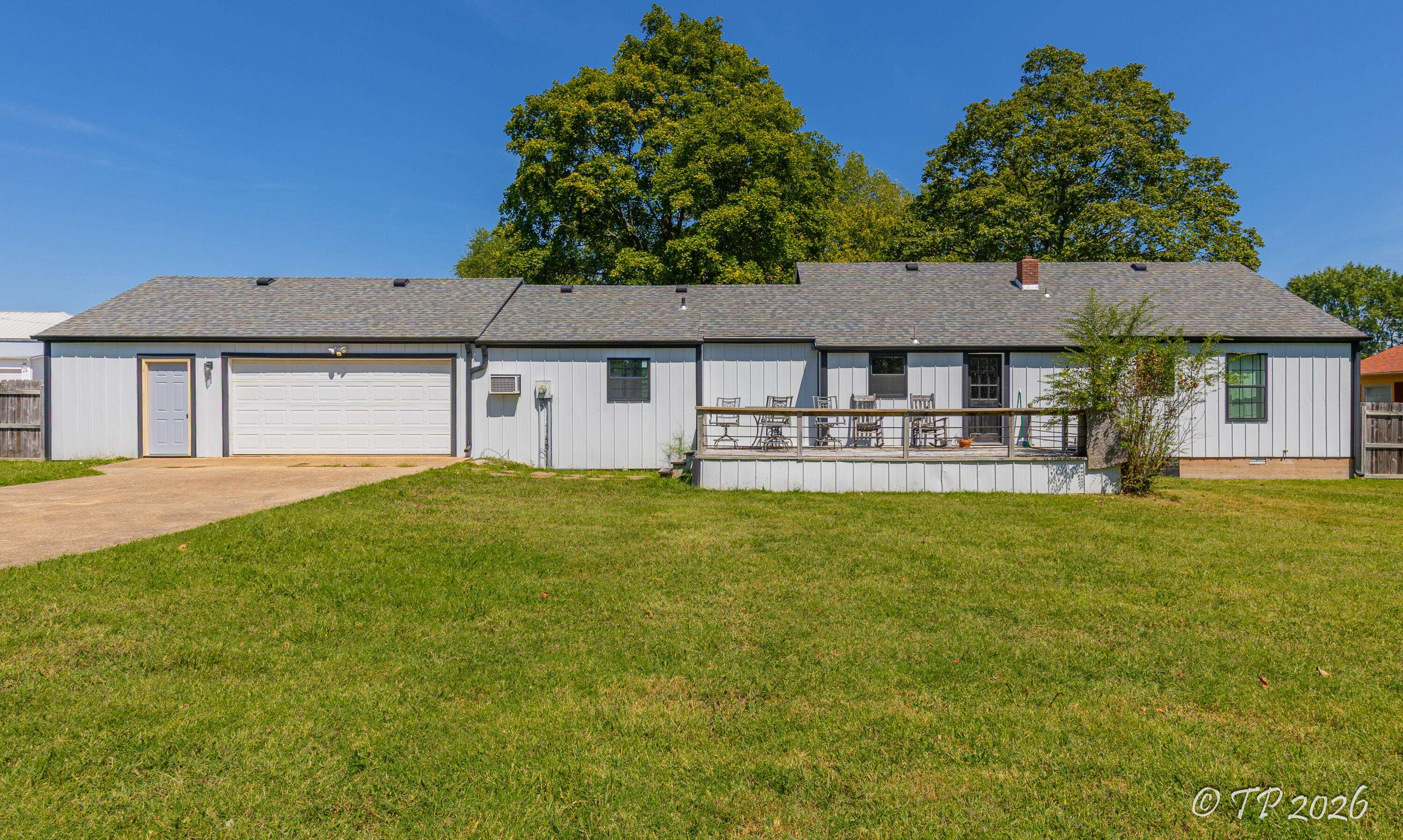 1058 W 3rd ST, West Plains, MO 65775