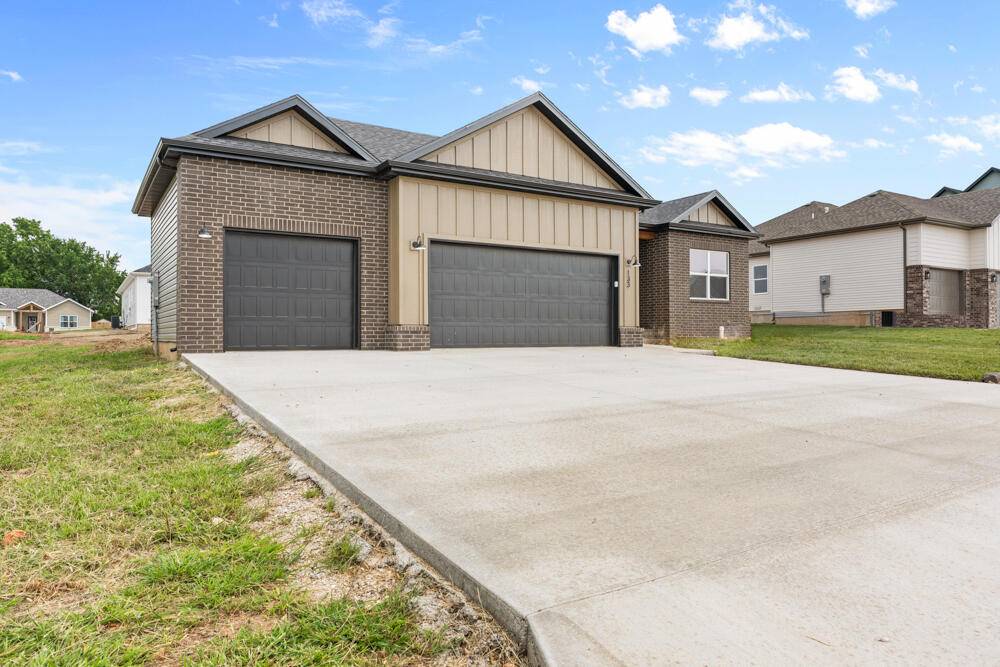 133 E Clayton LN, Republic, MO 65738