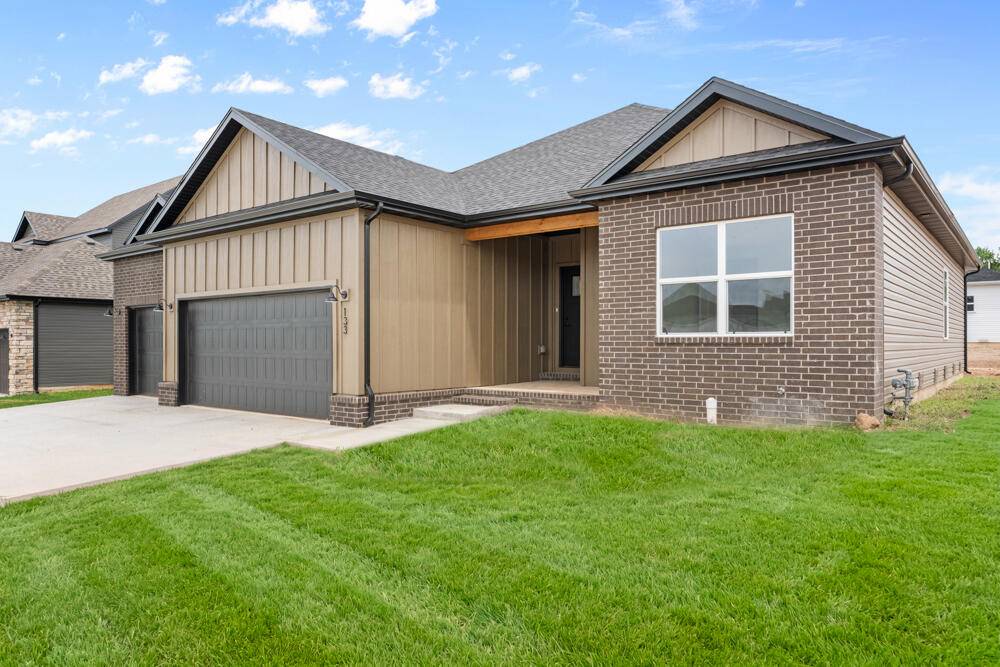 133 E Clayton LN, Republic, MO 65738
