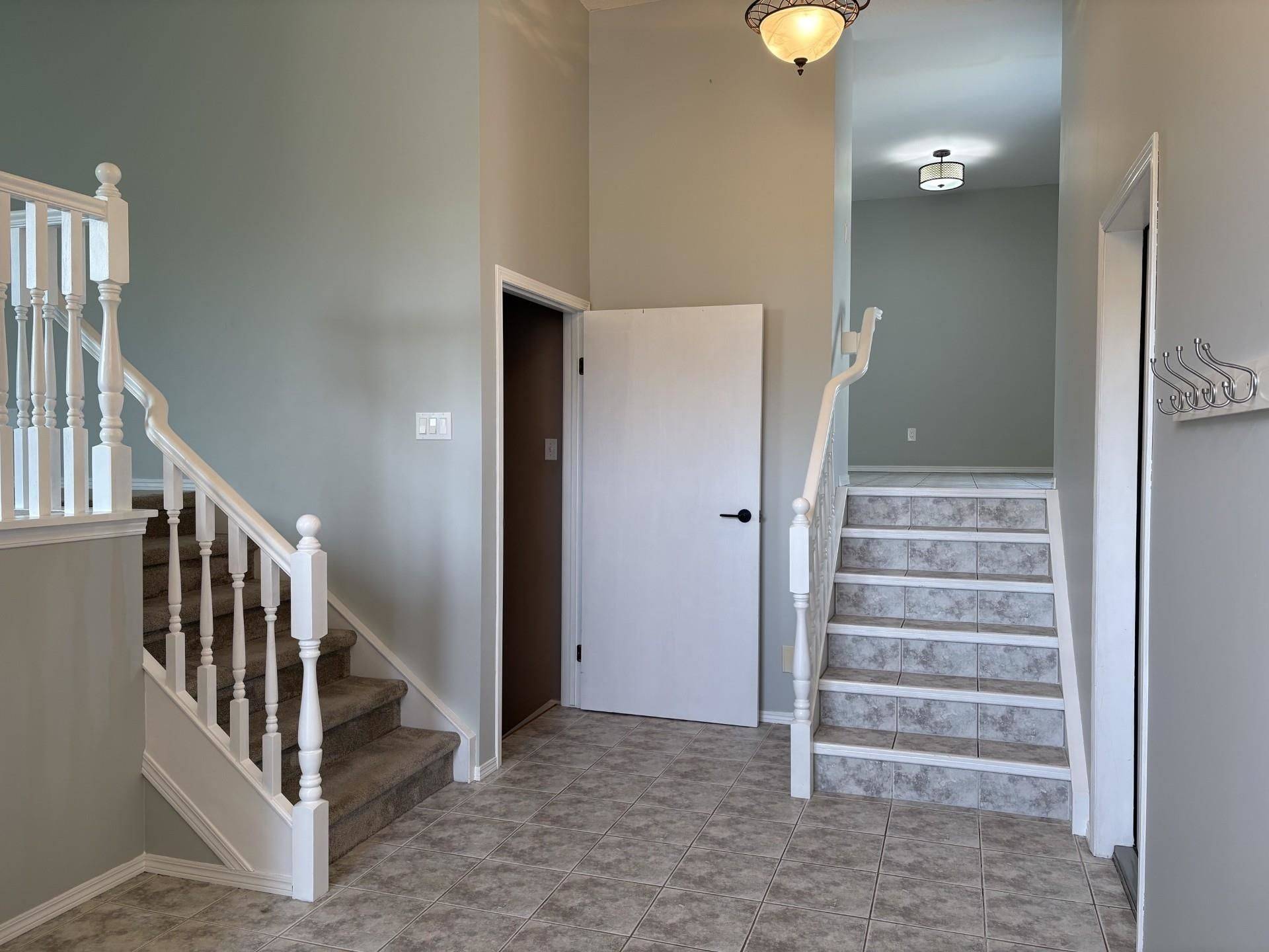 2156 Falconcrest Drive, Thunder Bay, ON P7J 1H5