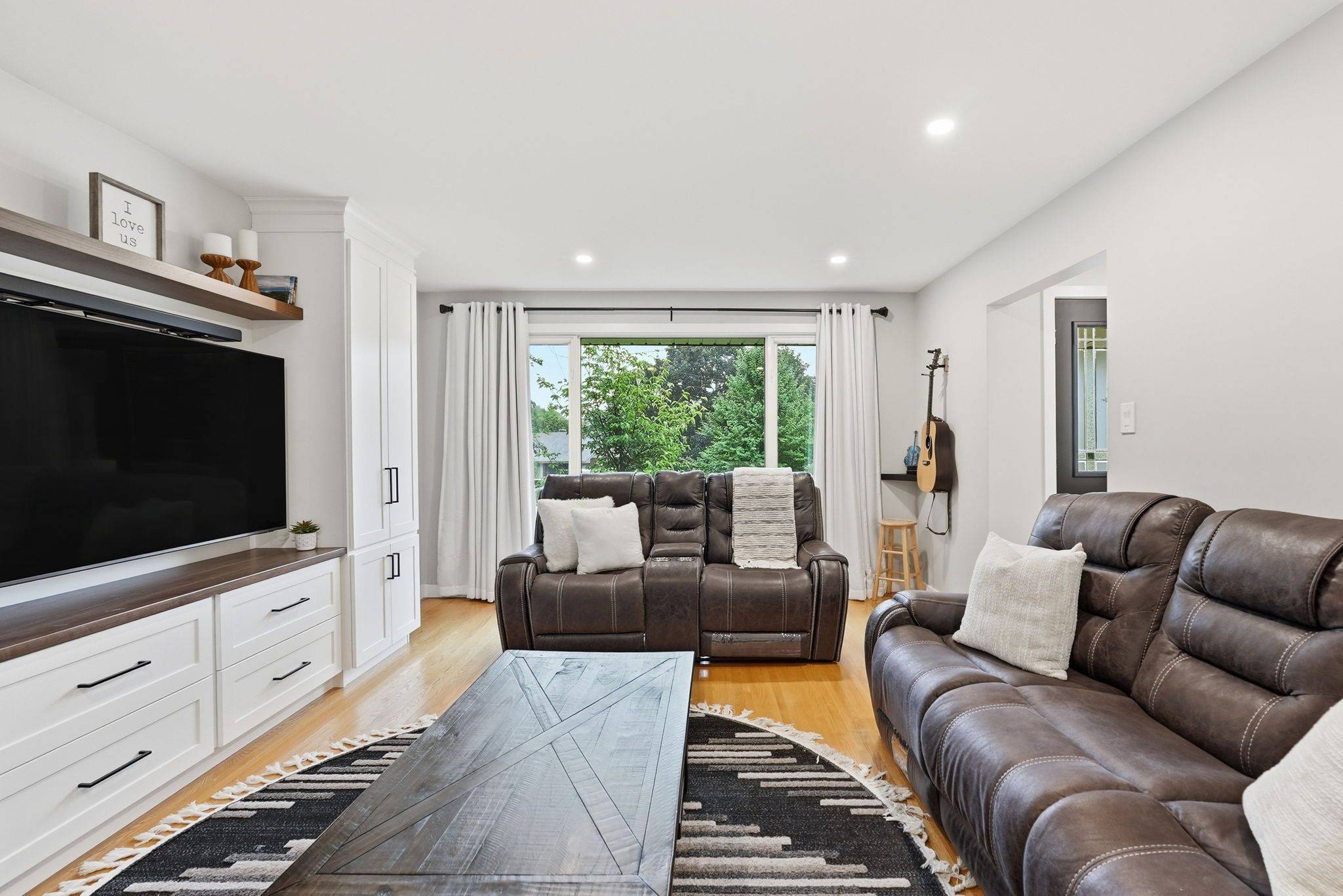 10 Taylor CRES, Hamilton, ON L9H 6B3