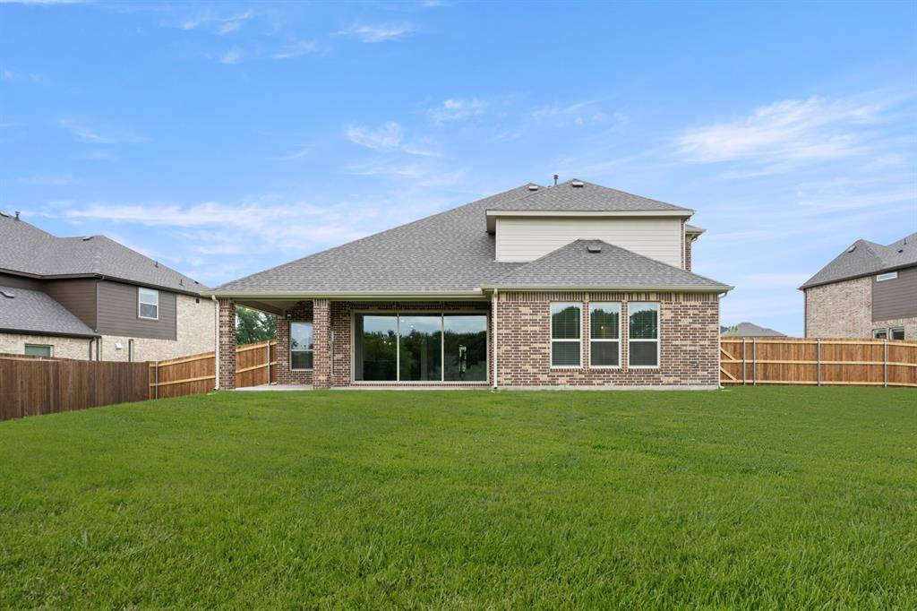 1001 E Hidden Lakes Drive, Desoto, TX 75115