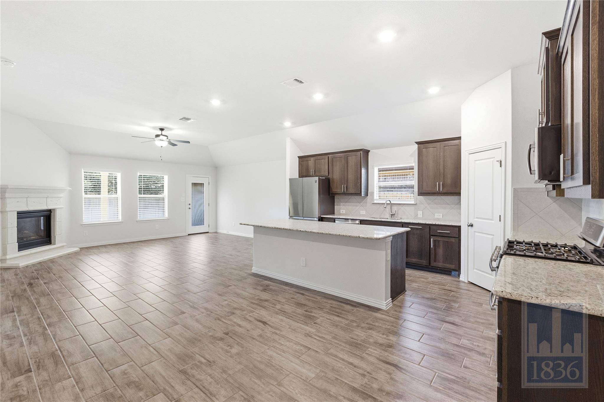188 Danbark DR, Buda, TX 78610