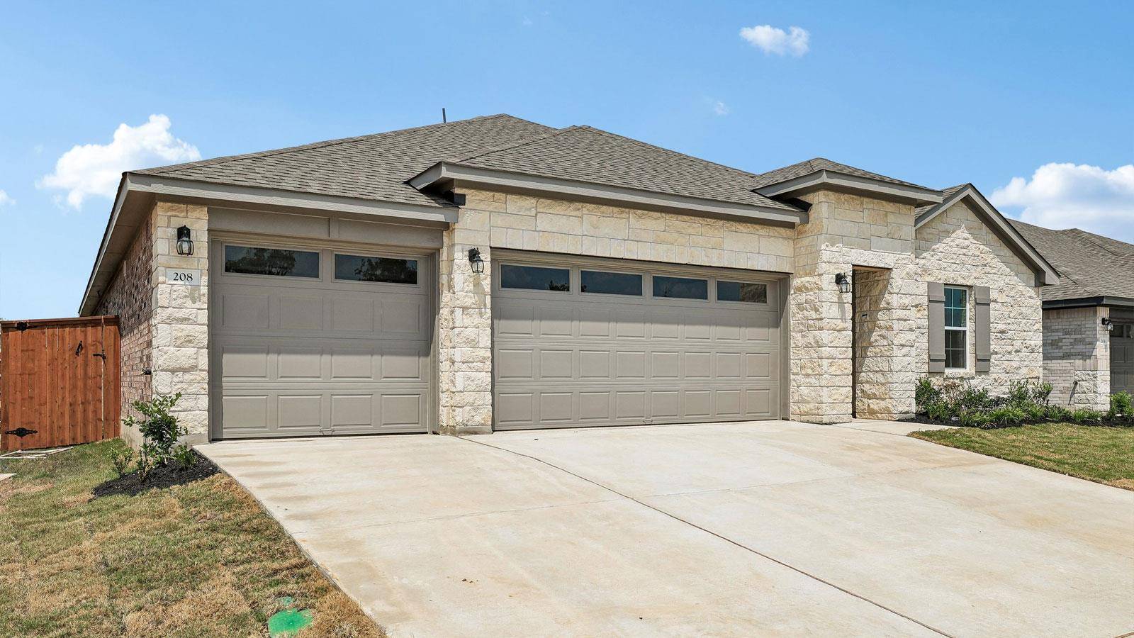 208 Rivers Edge DR, Georgetown, TX 78628