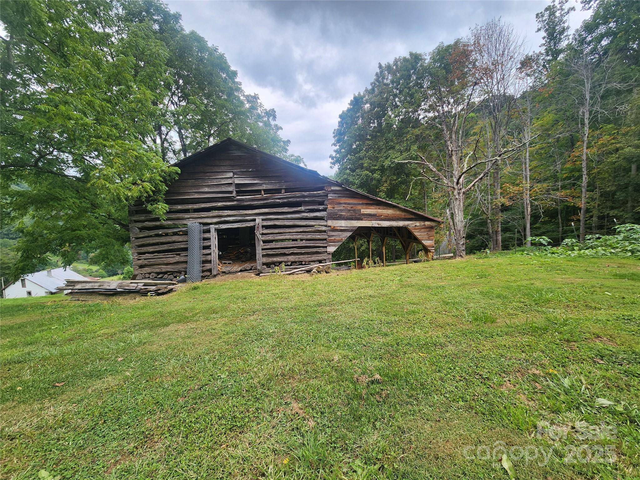 1925 S Fork RD, Marshall, NC 28753