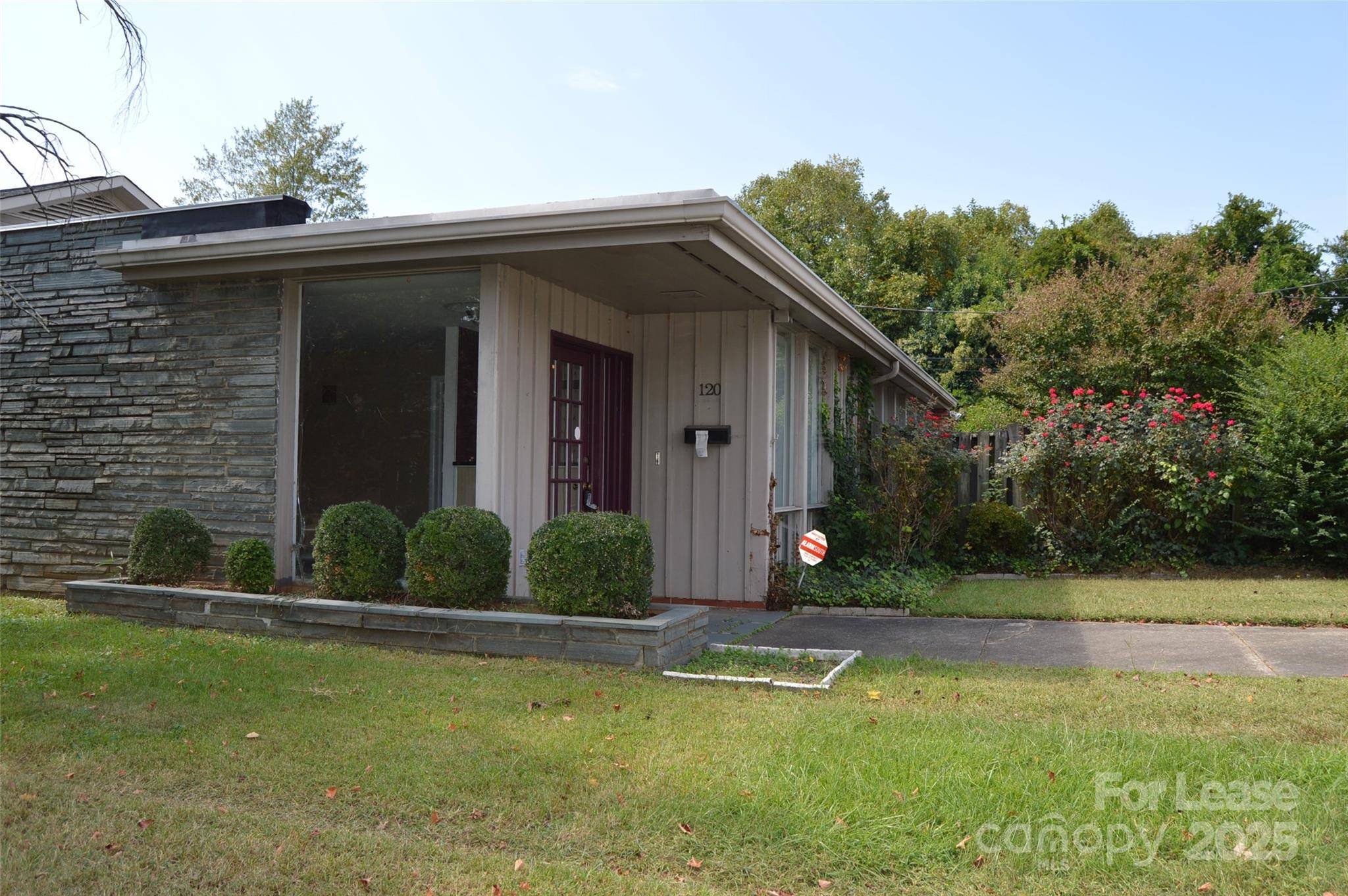 120 S Tradd ST, Statesville, NC 28677