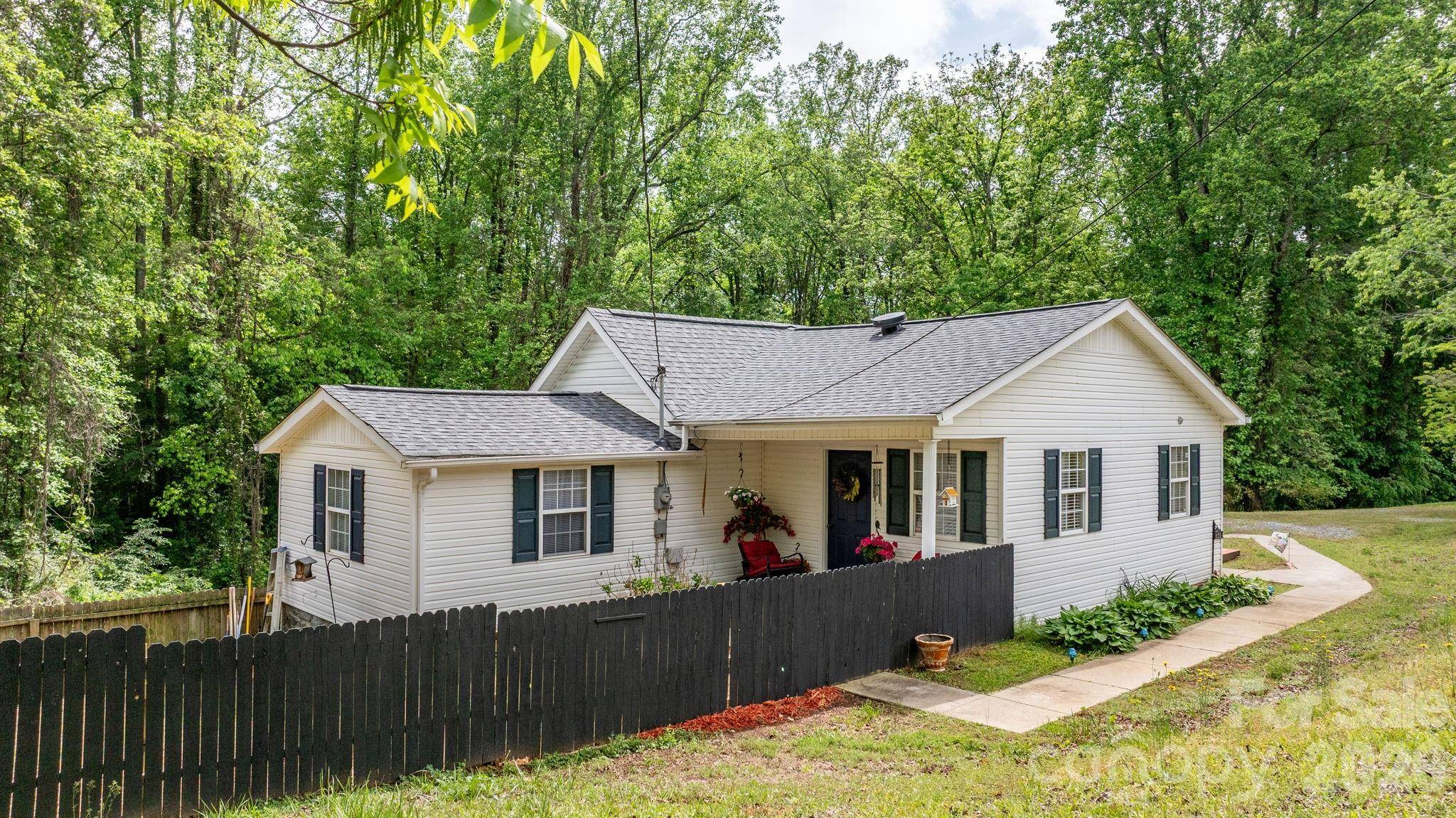 625 Milton AVE SW, Valdese, NC 28690