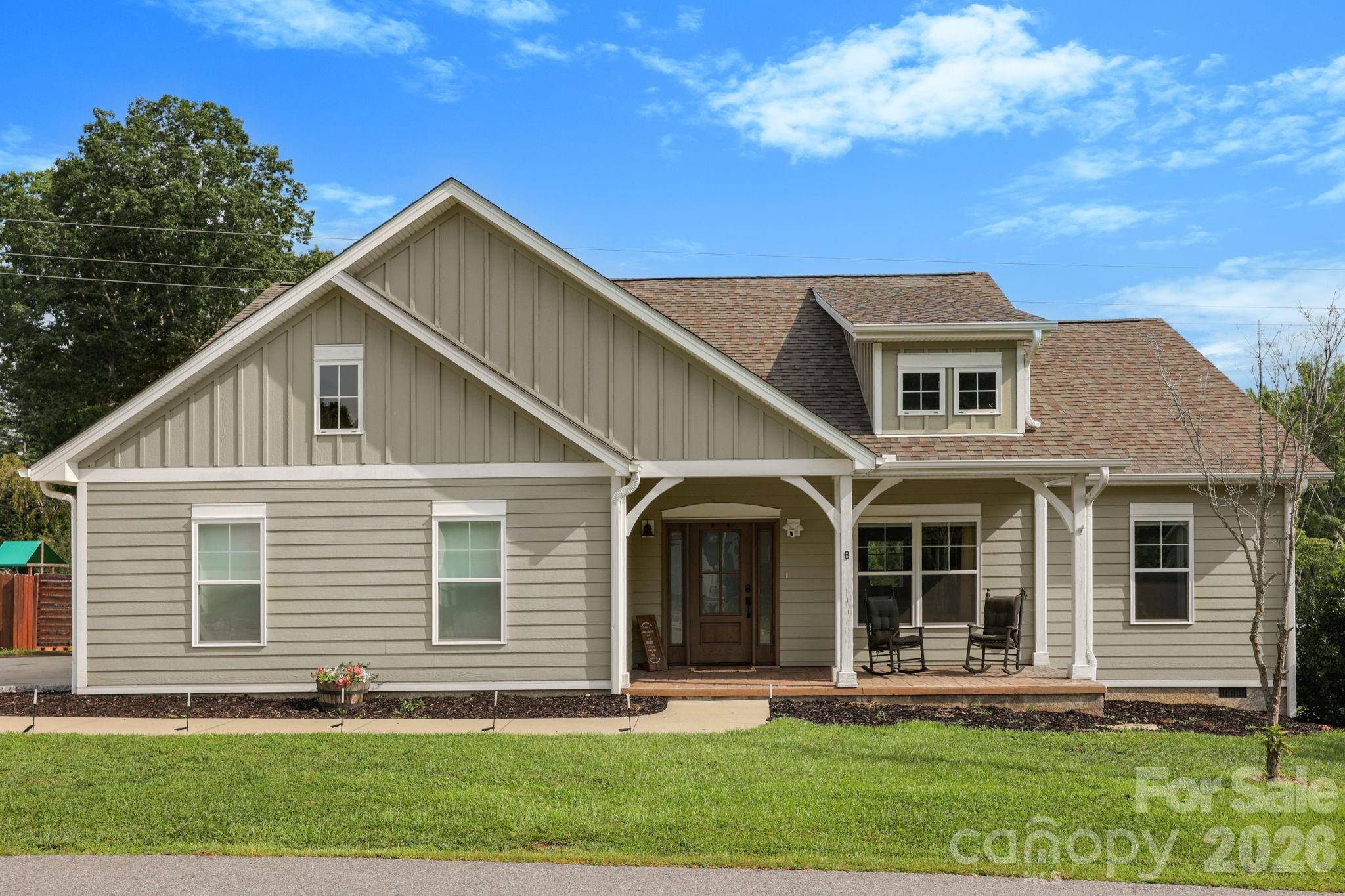 8 Vedder WAY, Swannanoa, NC 28778