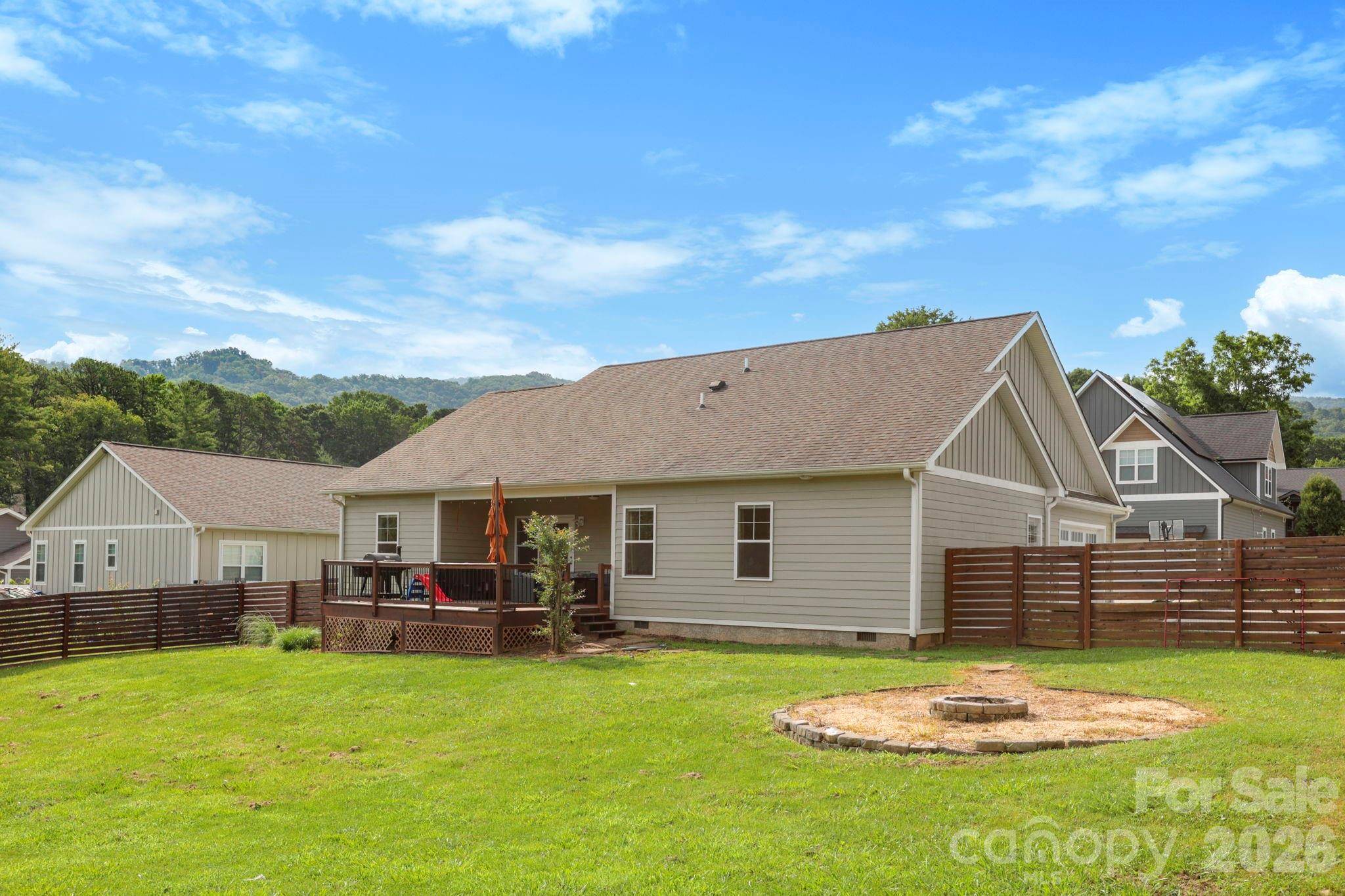 8 Vedder WAY, Swannanoa, NC 28778