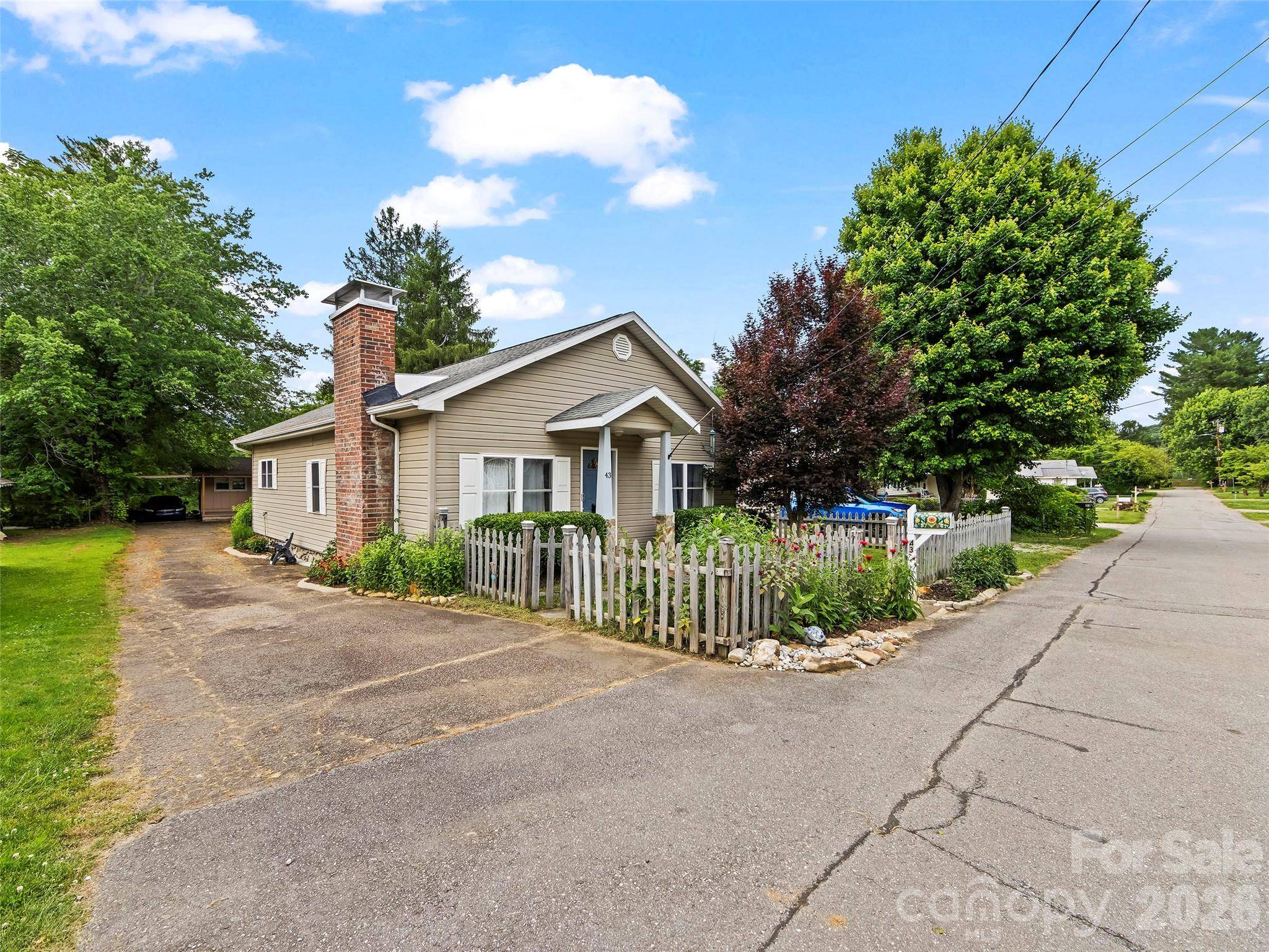 43 Avery ST, Waynesville, NC 28786