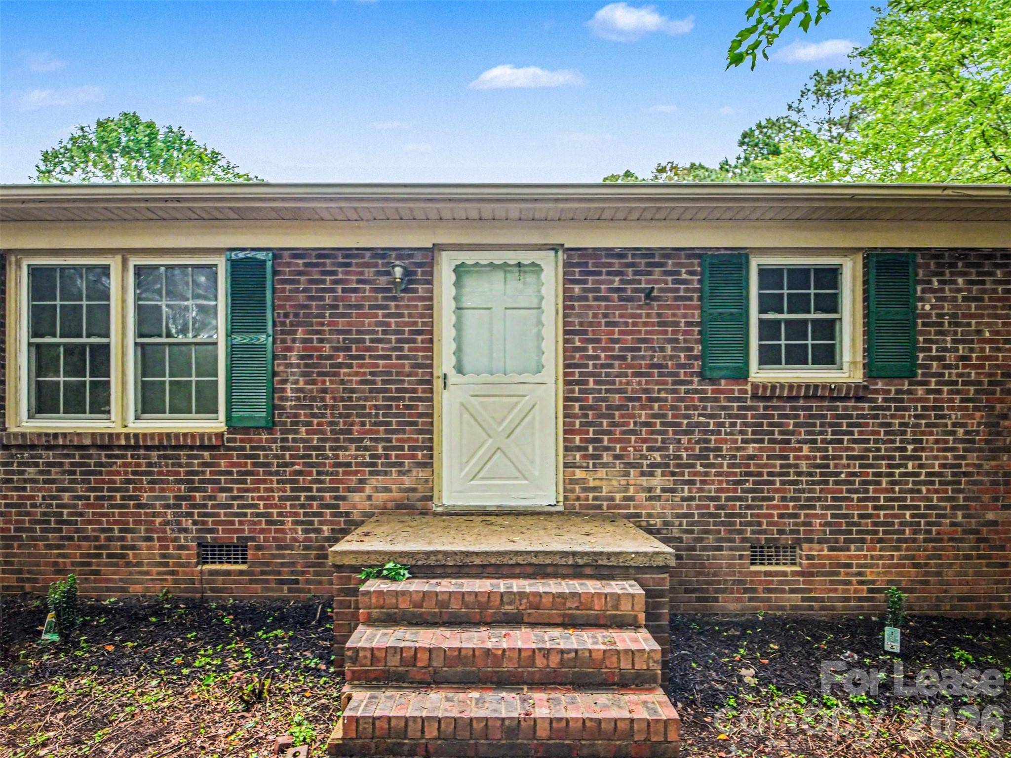211 Lakeview RD, Cherryville, NC 28021