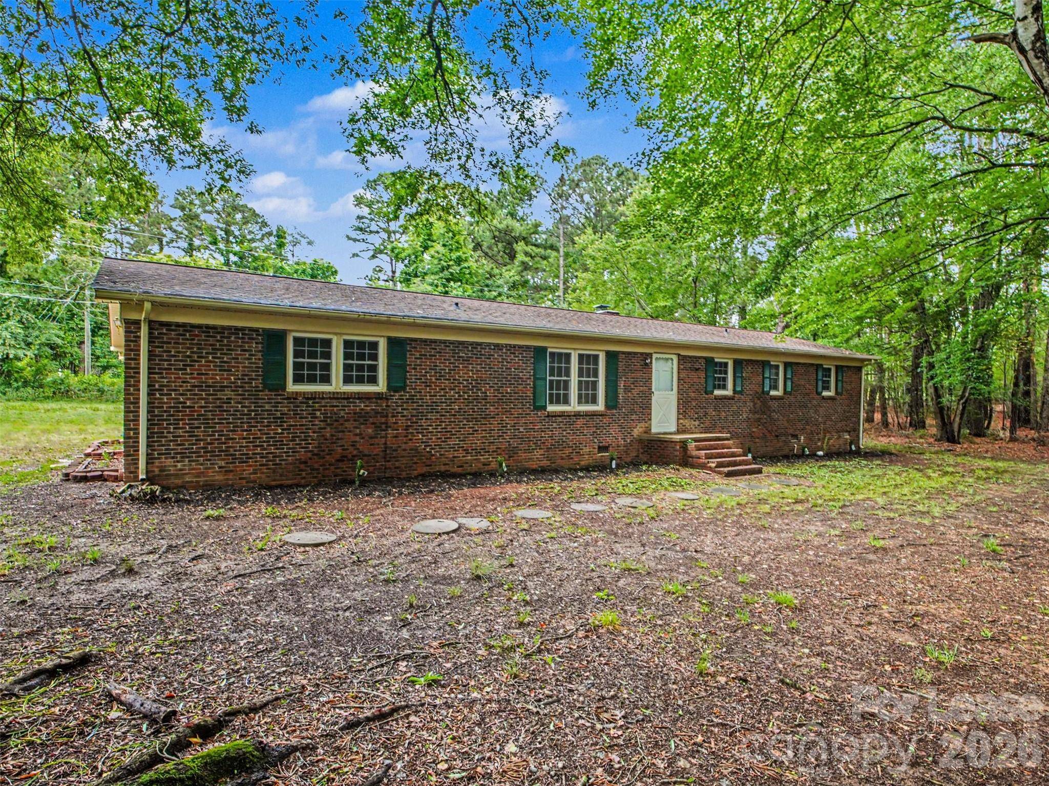 211 Lakeview RD, Cherryville, NC 28021